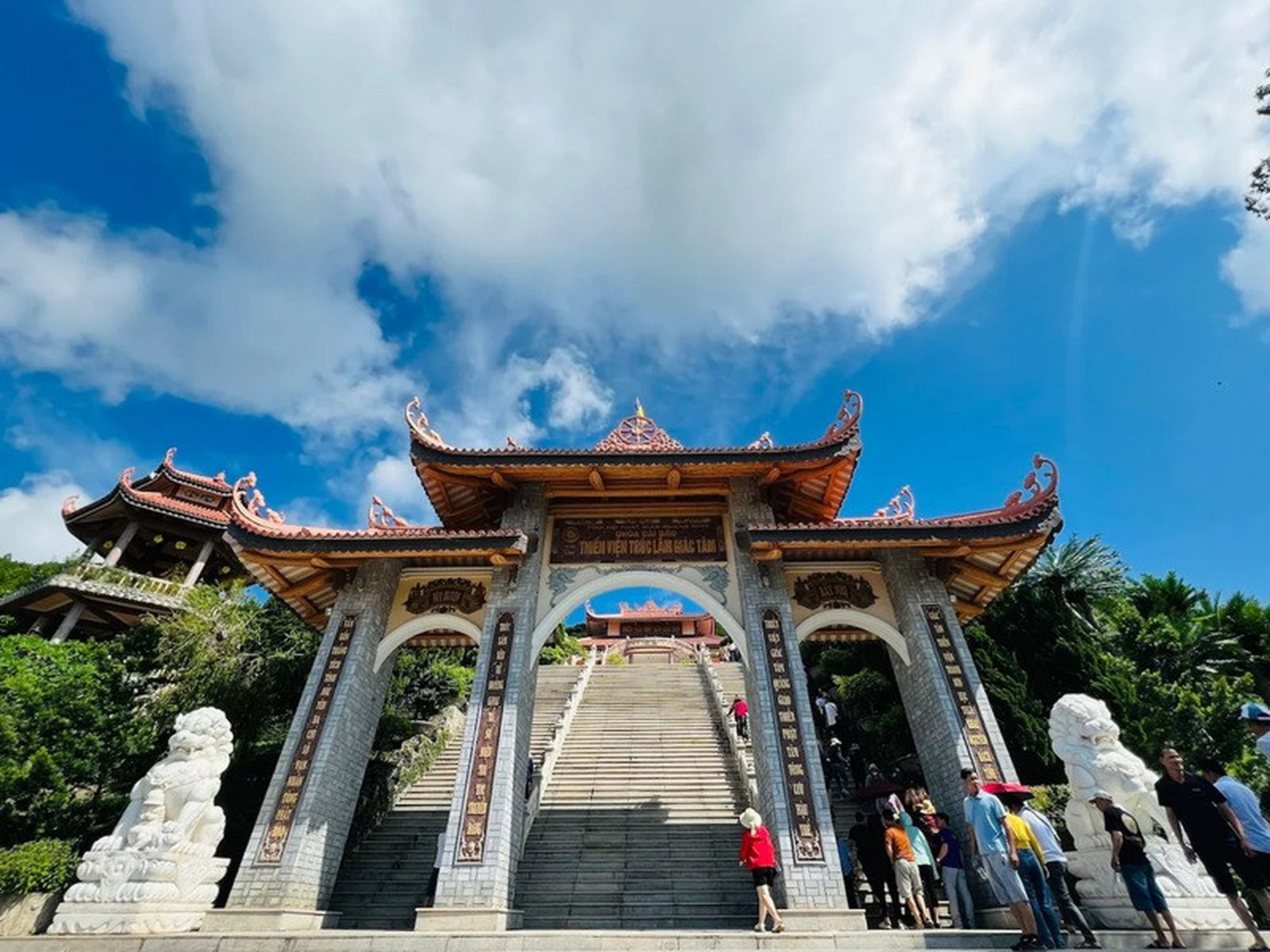 Cái Bầu Pagoda, a tranquil gem amid the Bái Tử Long wonder - Hình 4