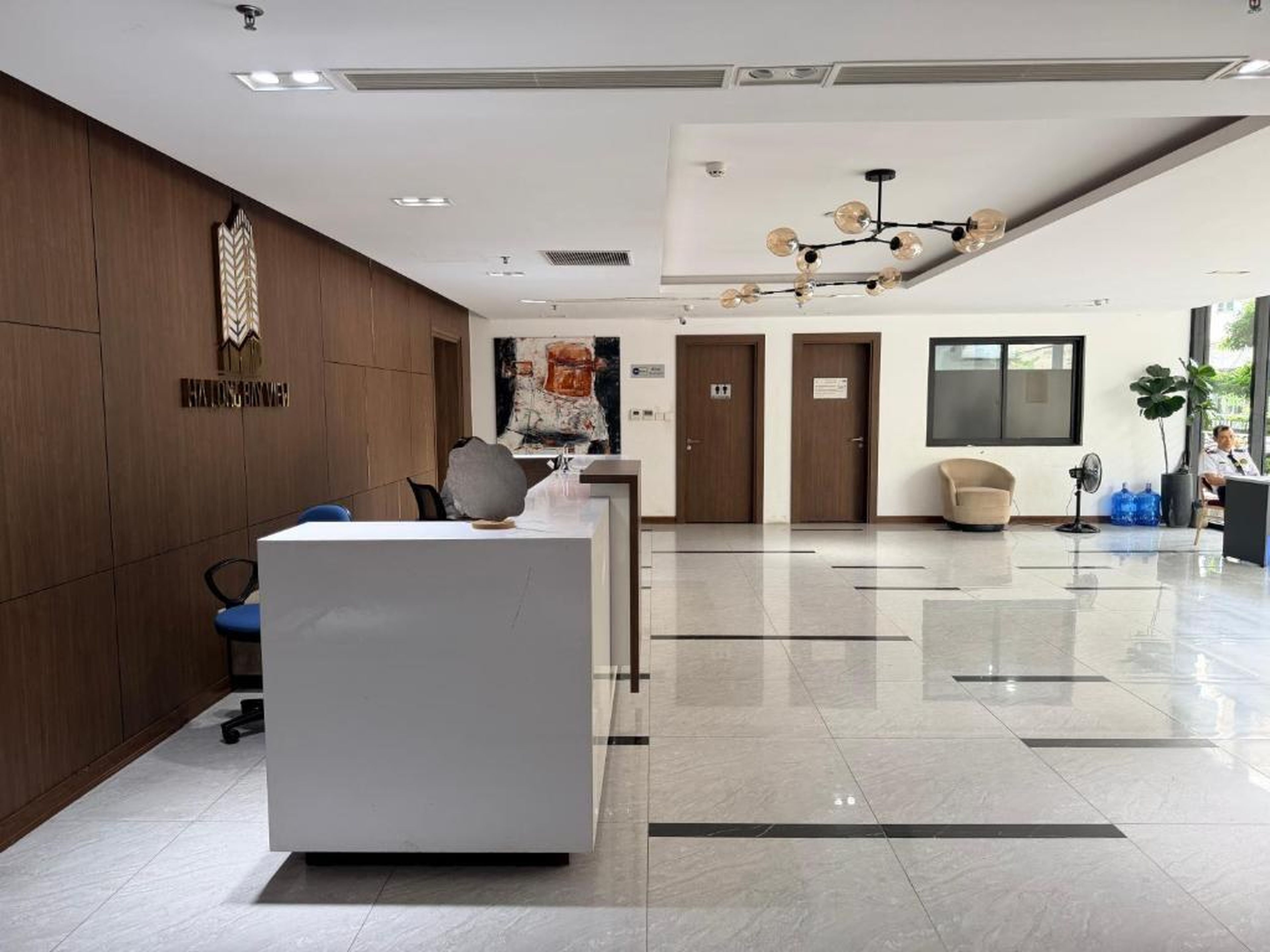 Ha Long 2BR Apartment - Spacious & Modern - Near Center - Hình 13