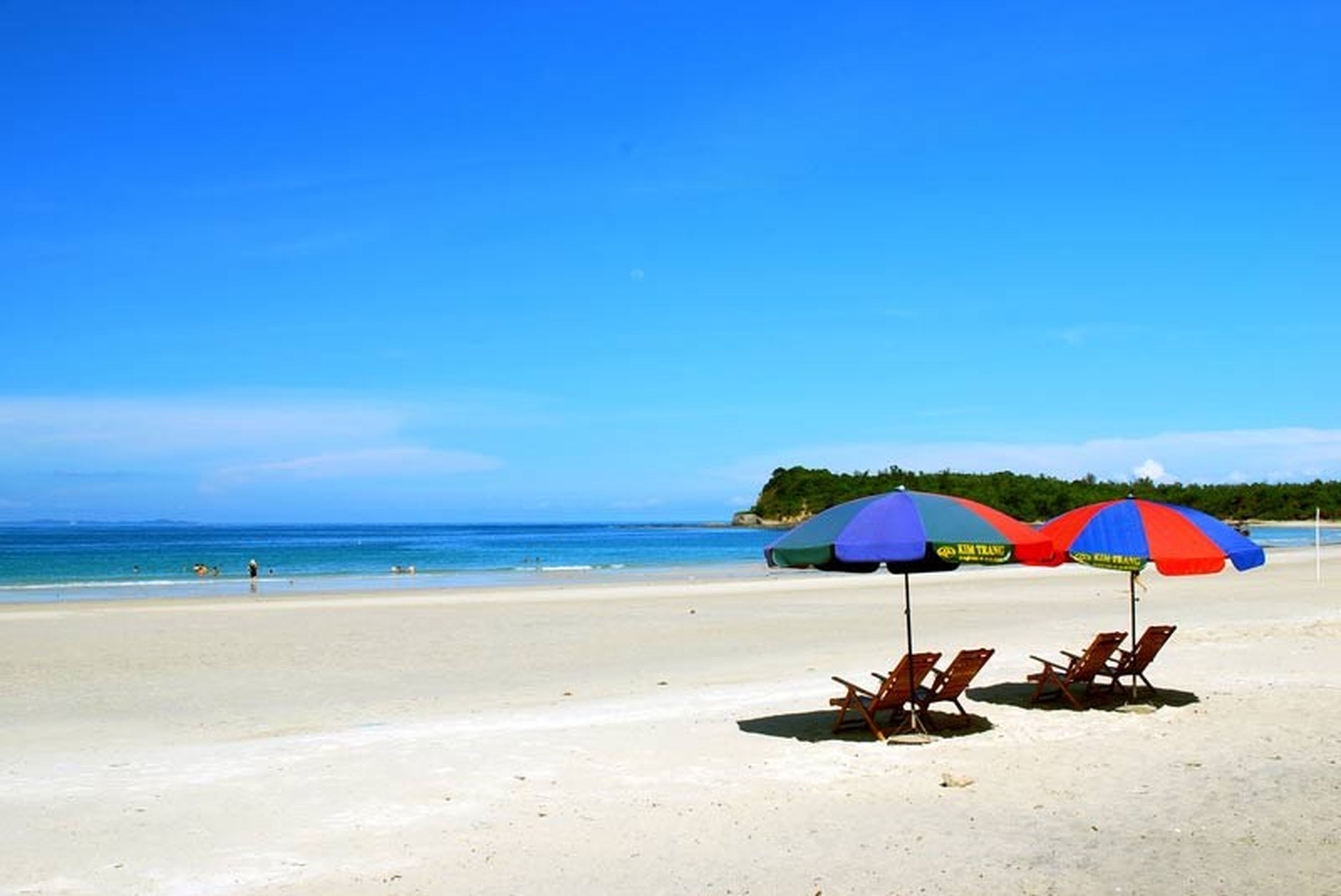 Điểm danh 8 bãi biển Quảng Ninh đẹp ngất ngây cho hè này - Hình 1