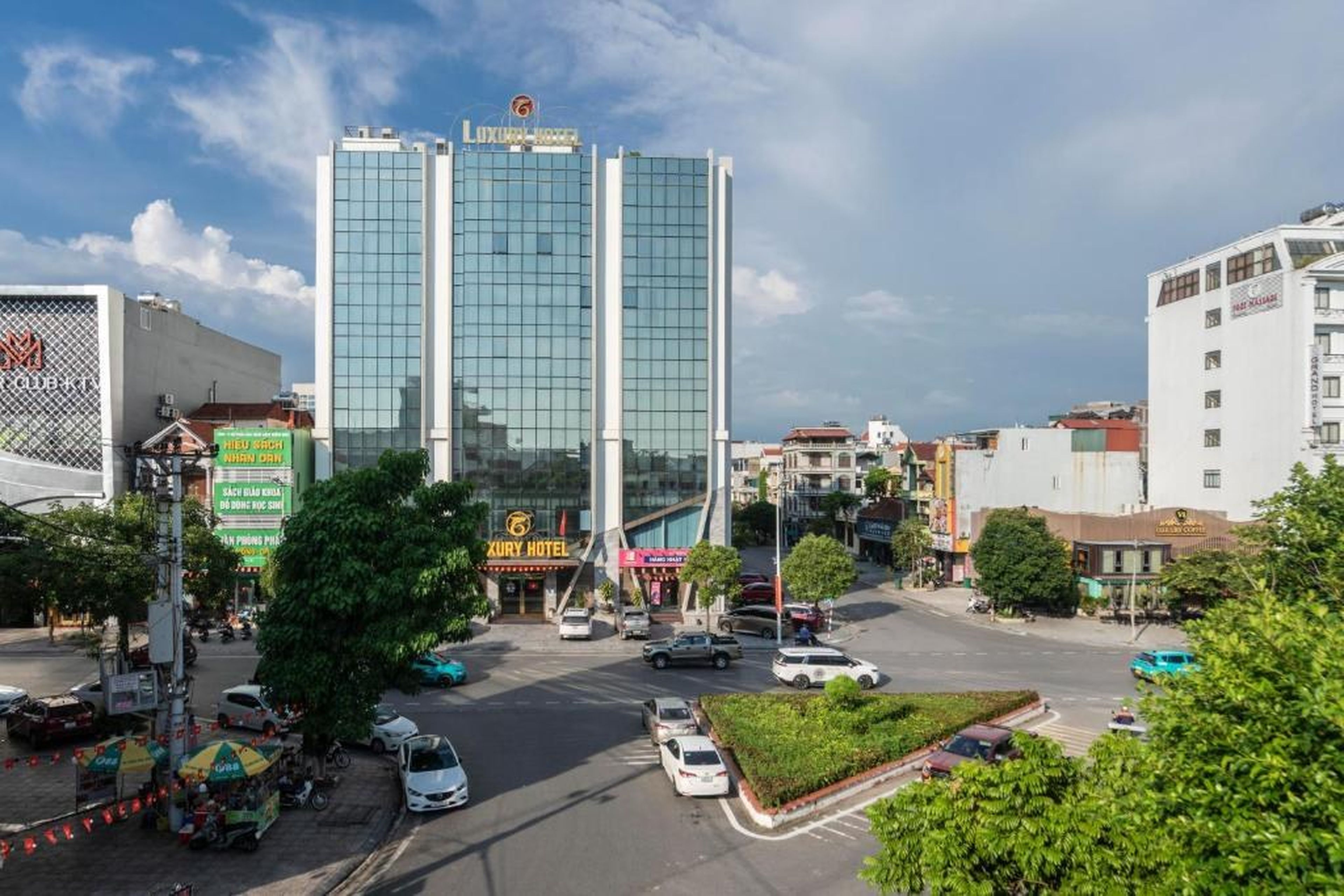 Luxury6 Hotel - Hình 4