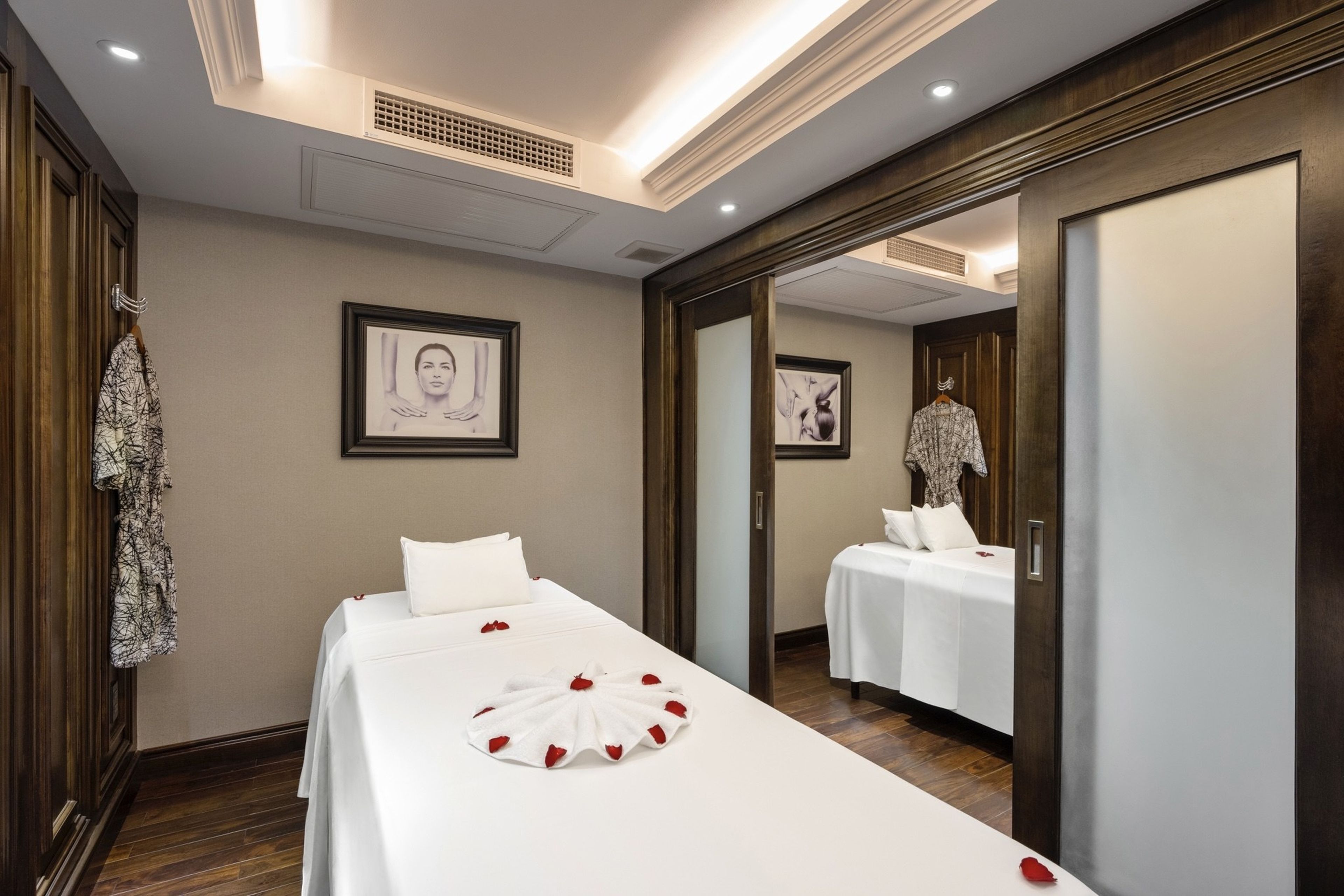 Discover the Heritage Bay with the Top 3 Luxury Ha Long Cruises - Hình 17