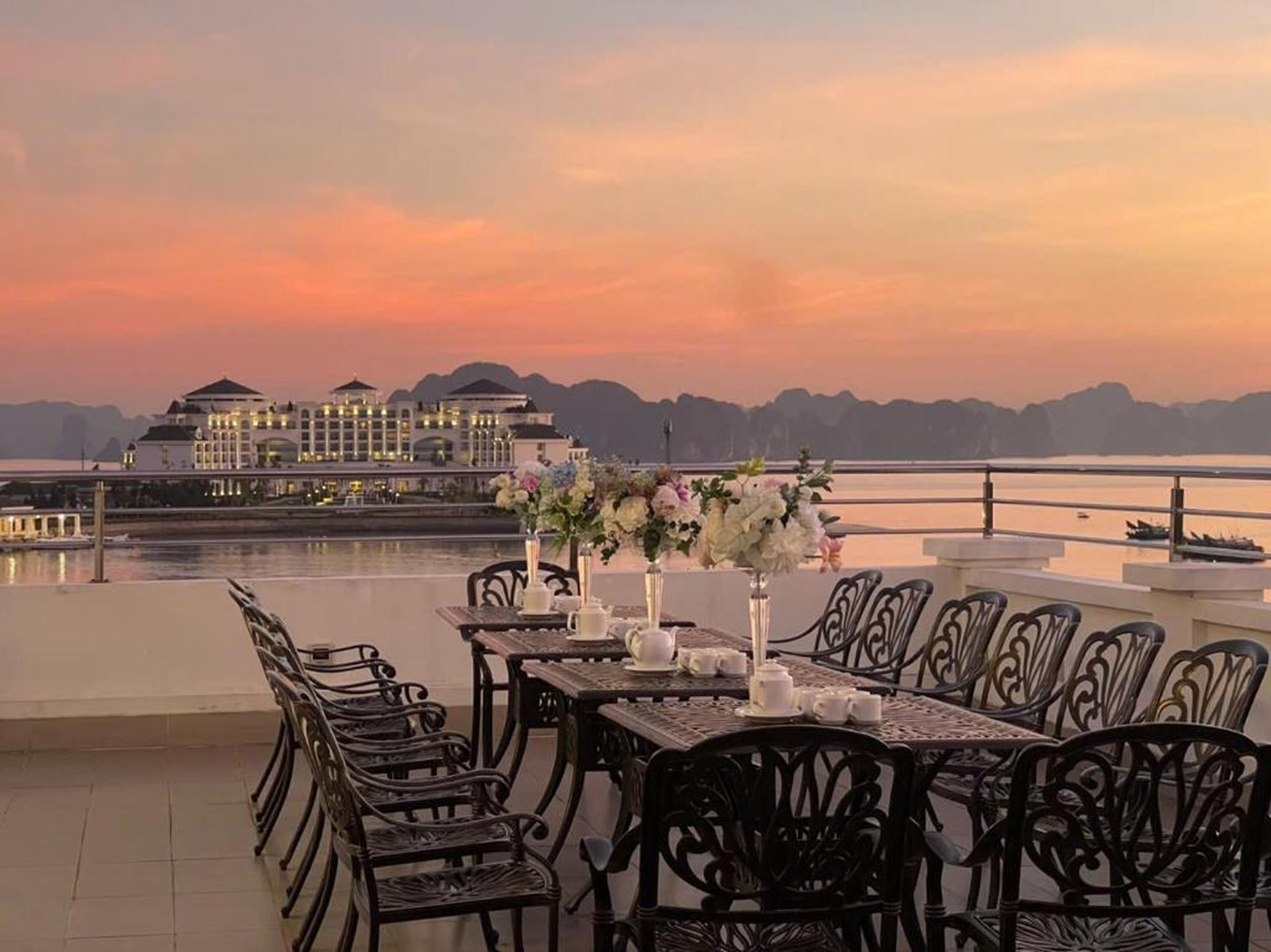 The One Ha Long Hotel - Hình 29