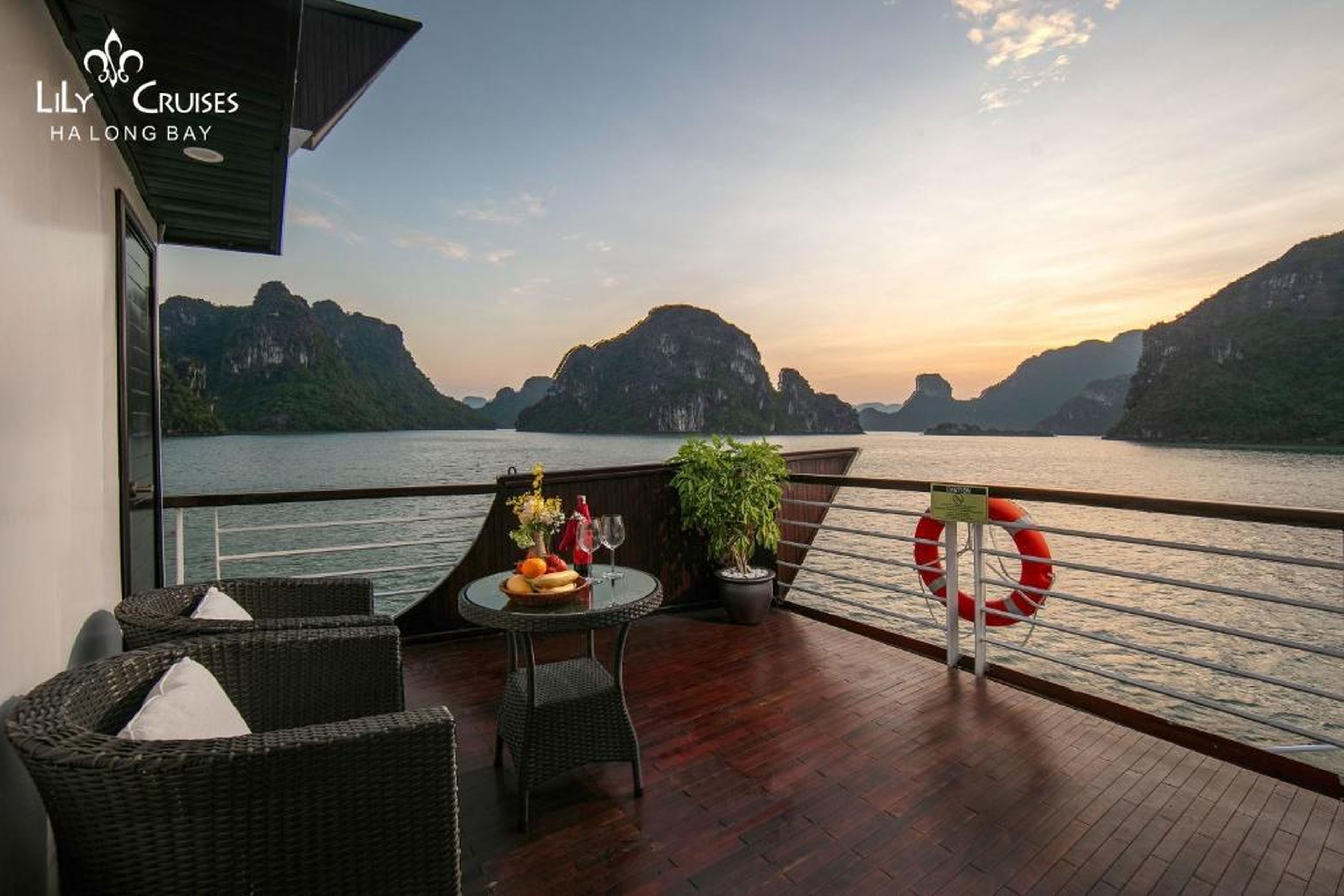 Lily Cruise - Hình 22
