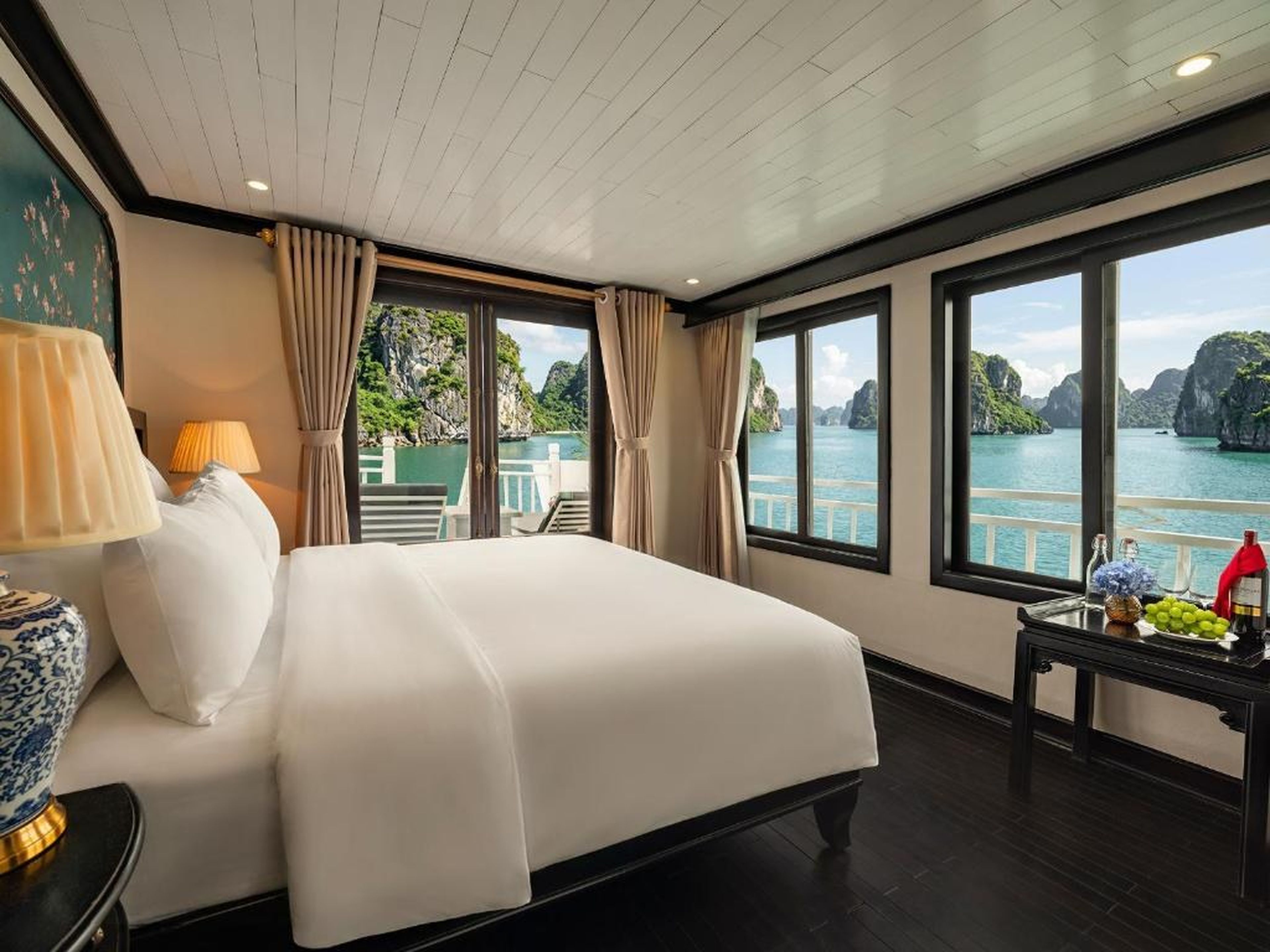 Cozy Bay Cruise - Hình 1