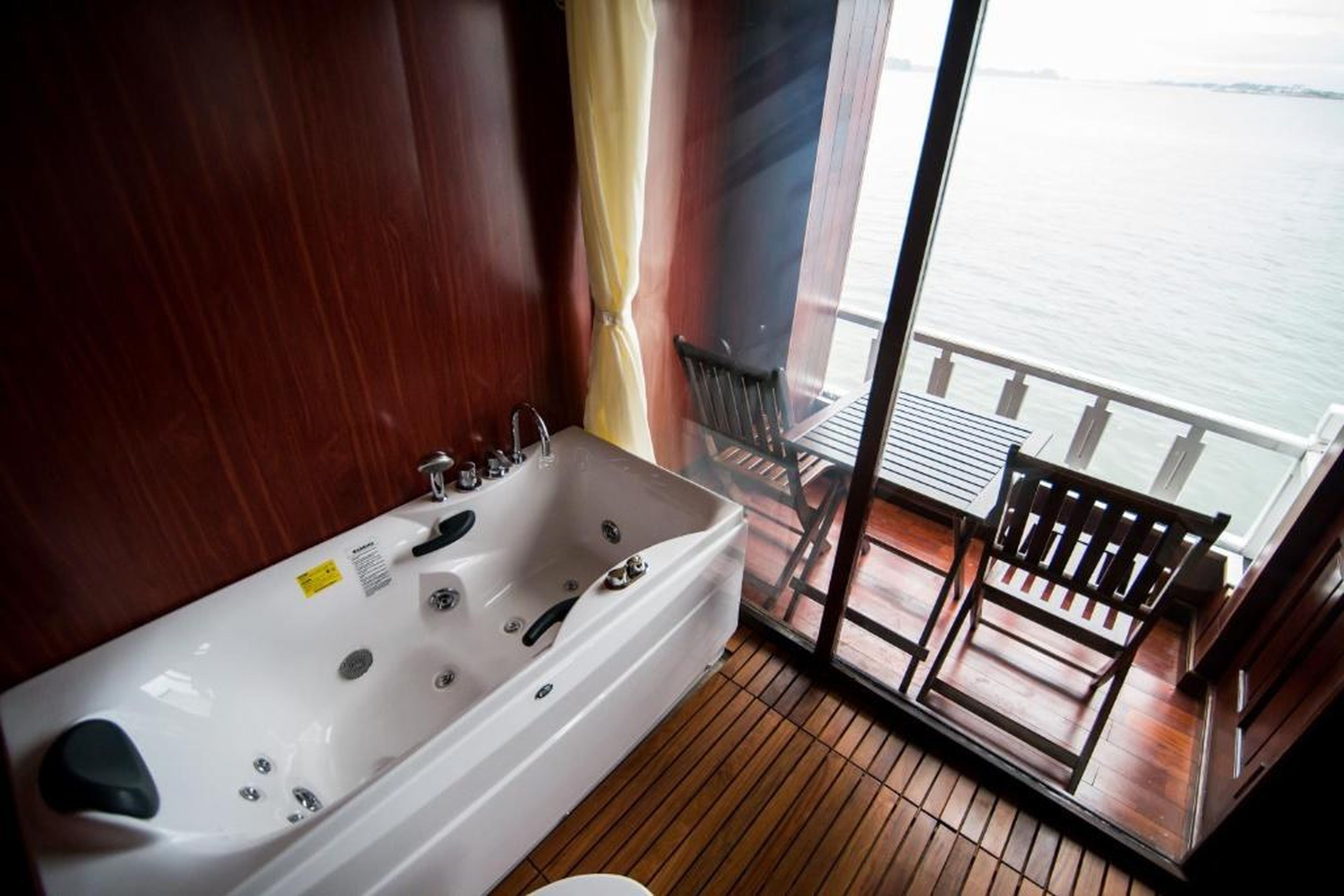 Renea Cruises Halong - Hình 43
