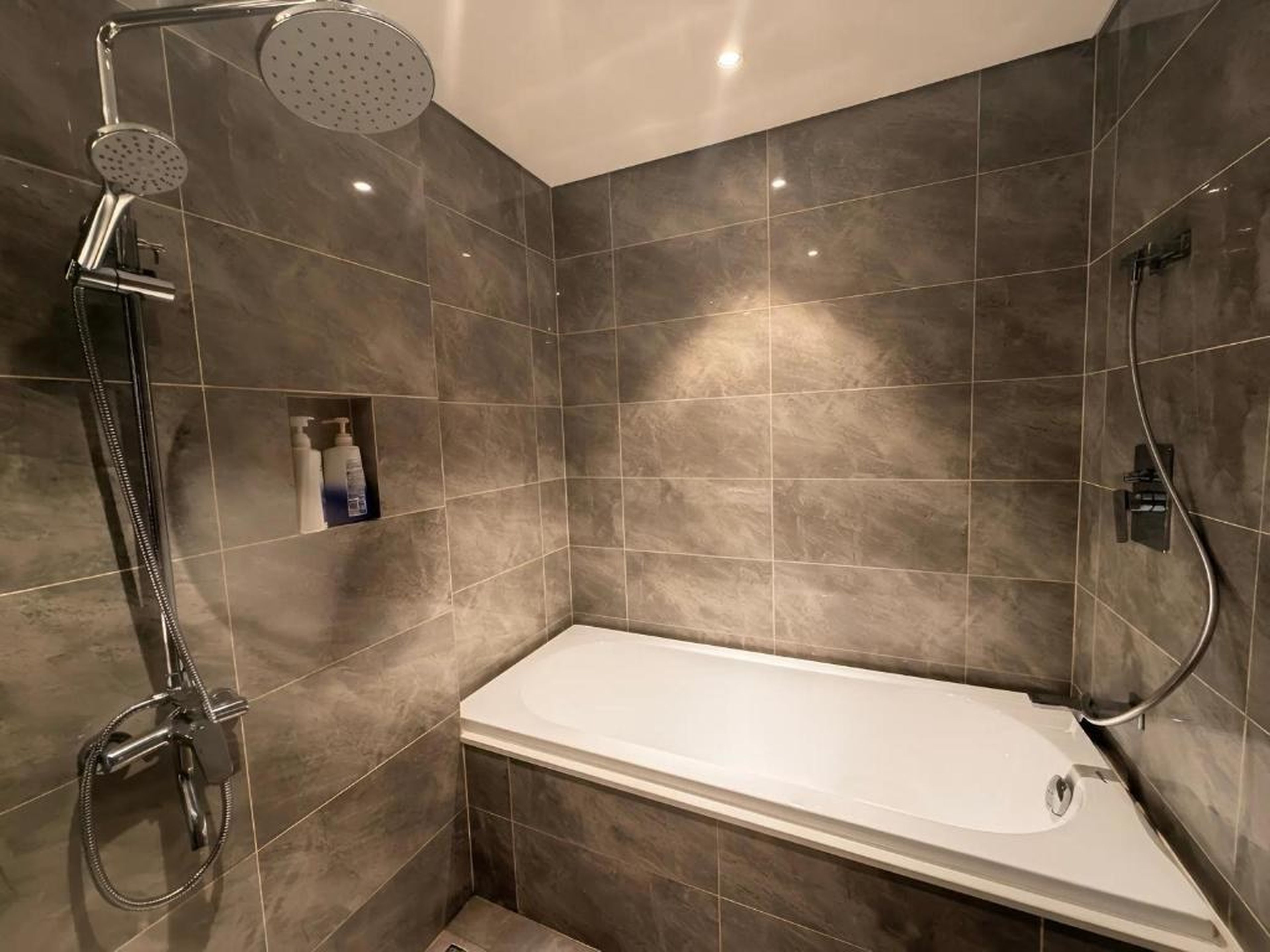 Studio, 2BR Ocean View Apartment - The Sapphire Ha Long - Hình 23