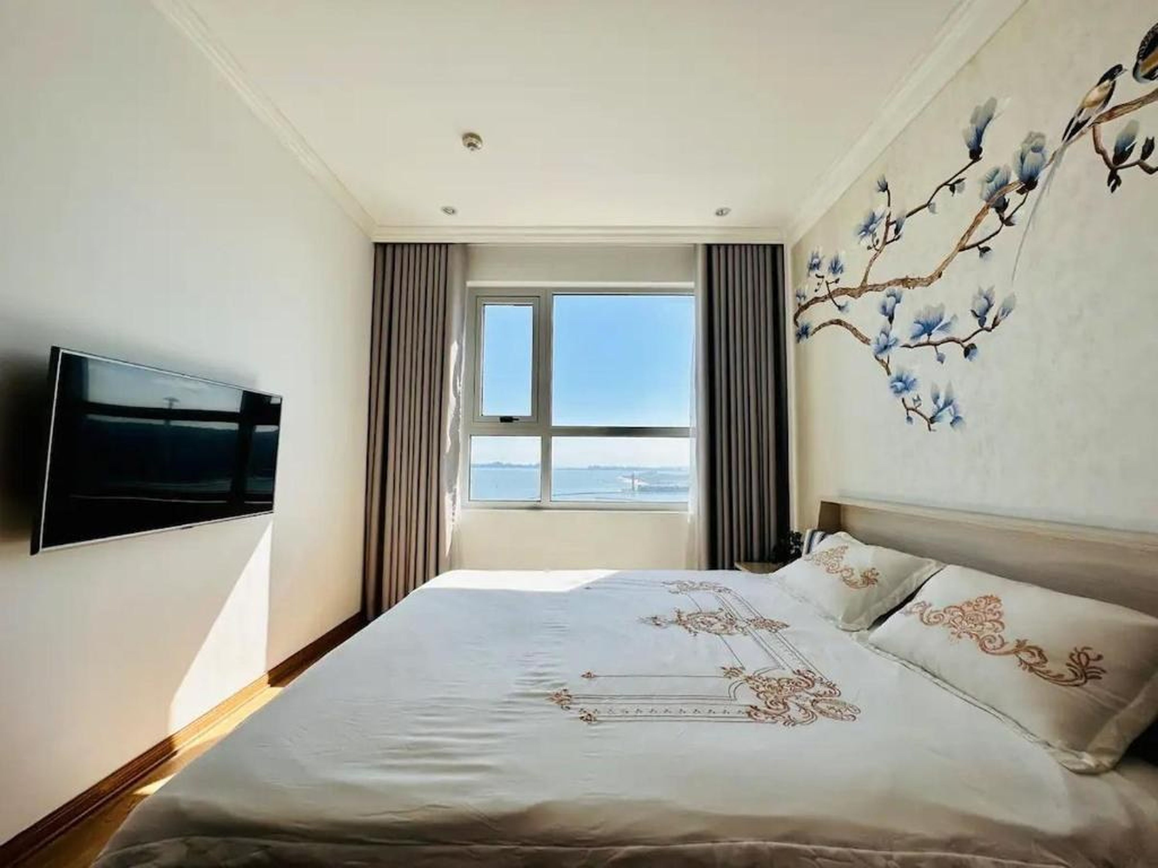 SkyLux 2BR The Saphire Residence Sea View - Hình 6
