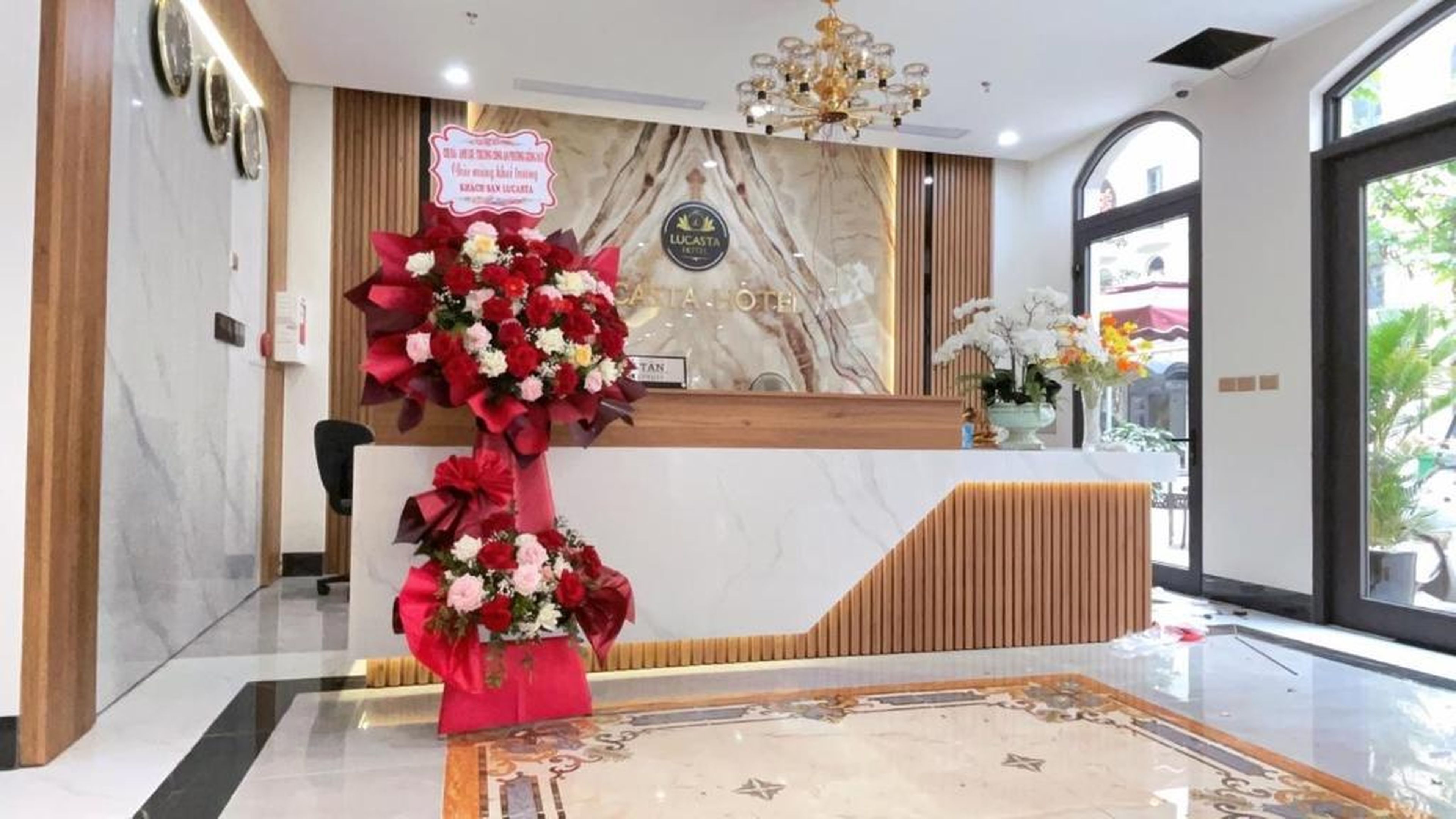Lucasta Hotel Ha Long - Hình 38