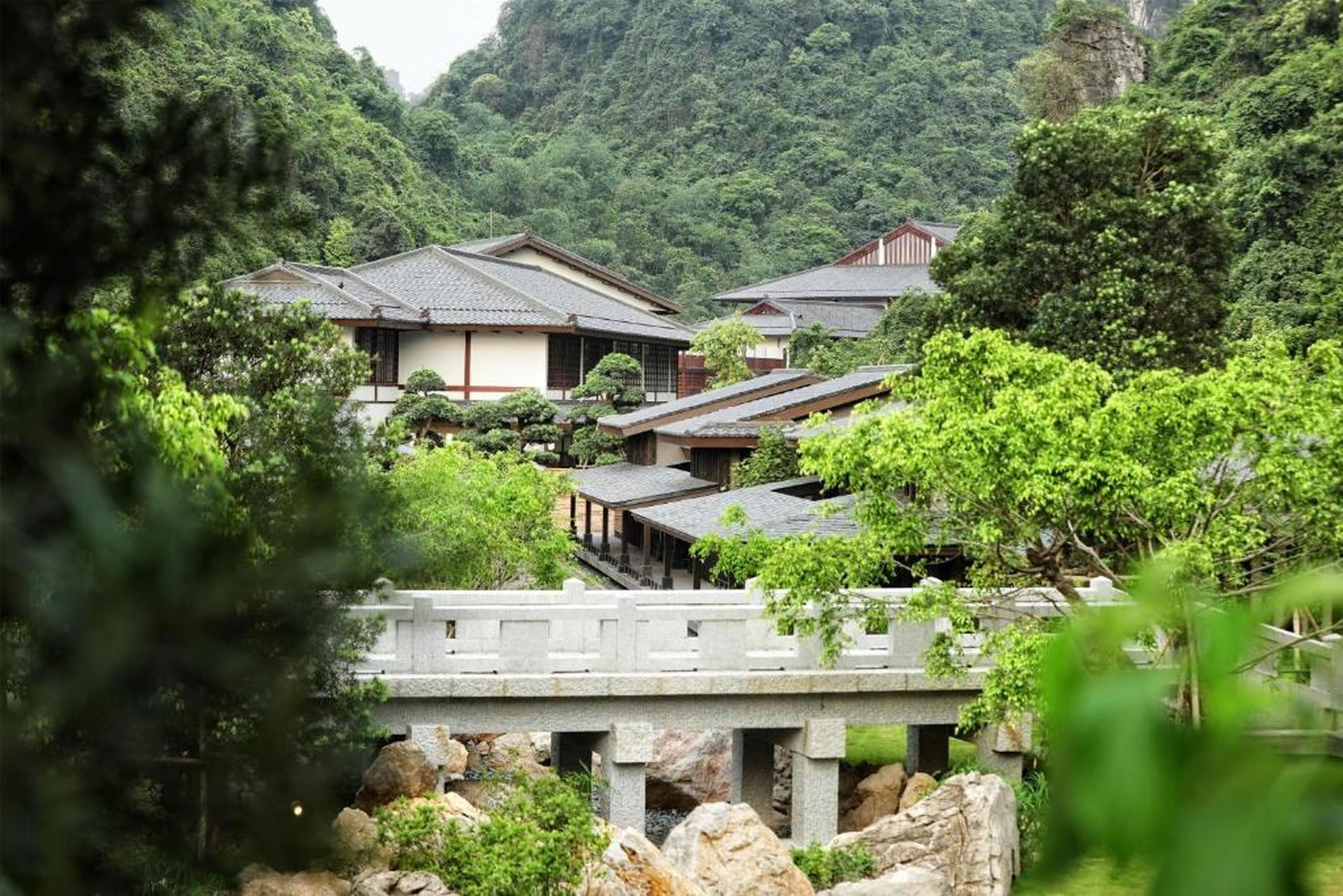 Hilton Quang Hanh Onsen Resort - Hình 7