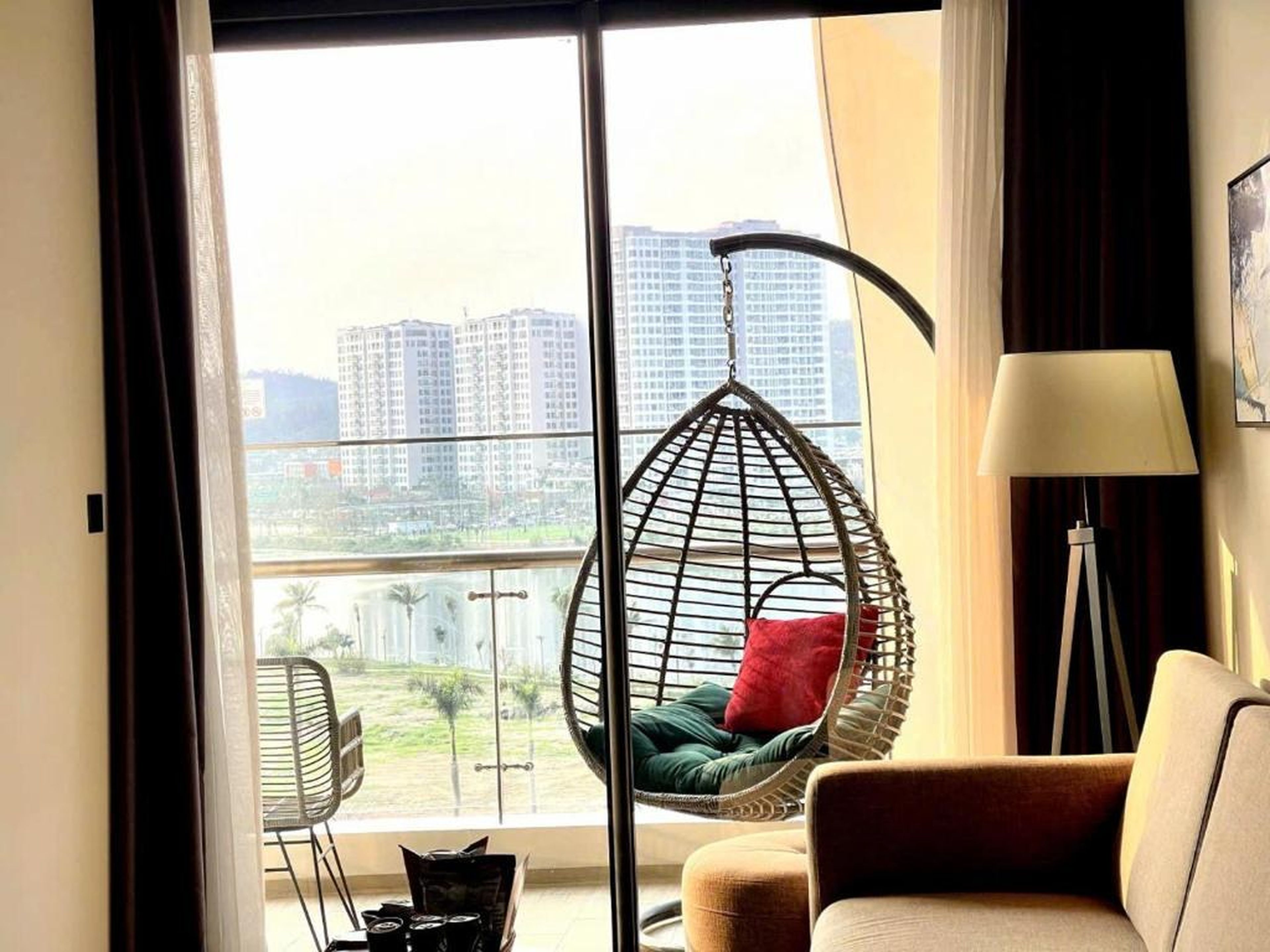 Sweet Home - Homestay apartment system at Citadines Marina Ha Long building - Hình 36