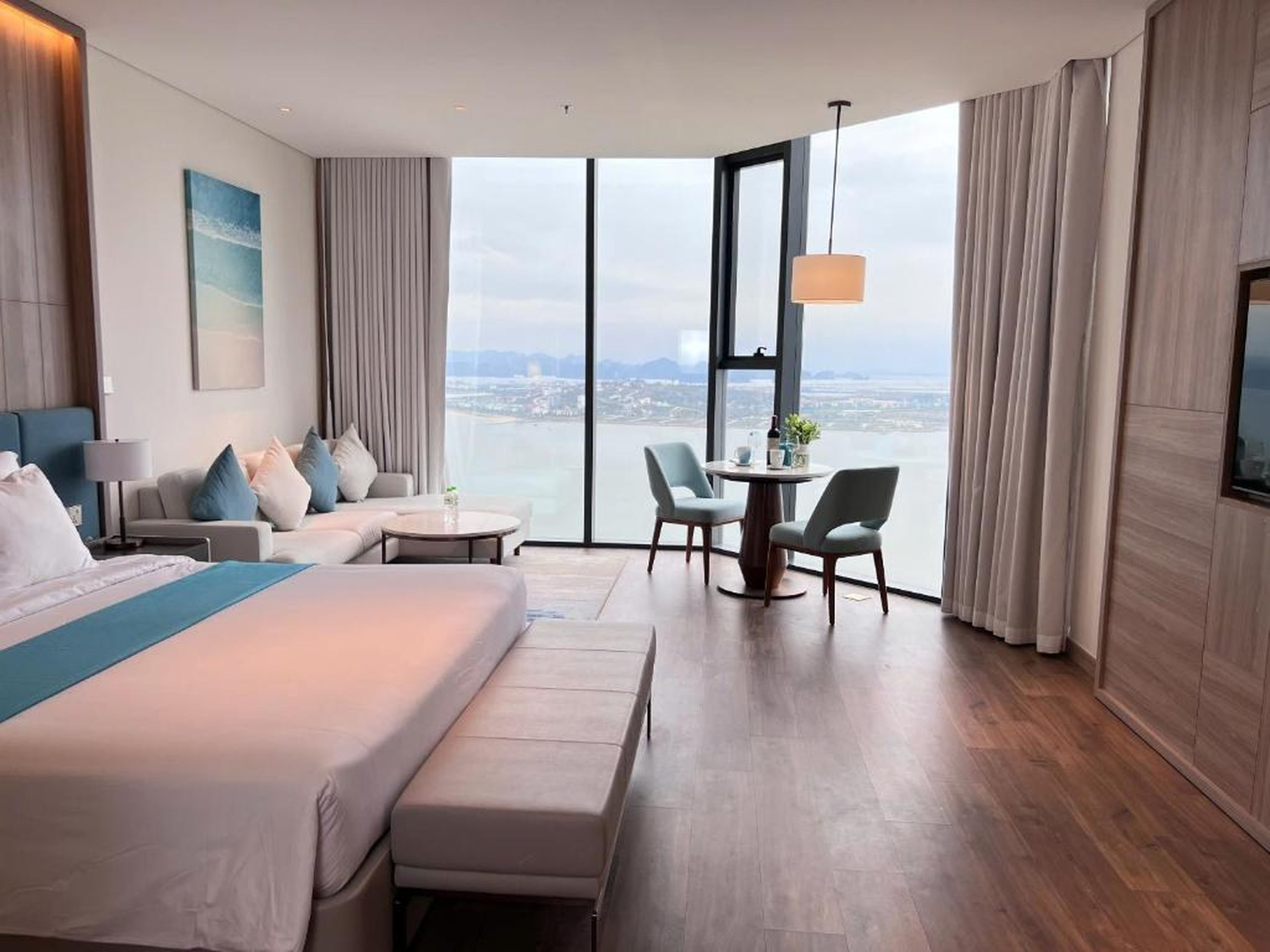 A La Carte Ha Long Apartments by Kevin & Anna - Hình 47
