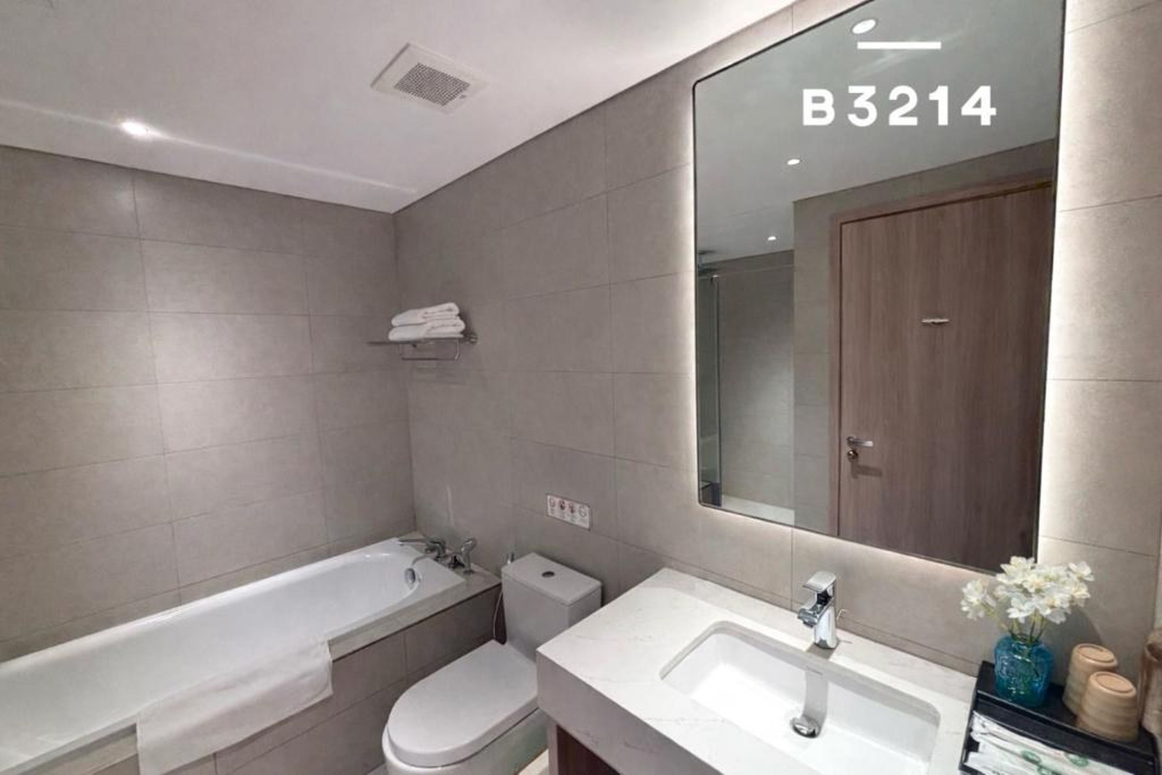 A La Carte Ha Long Oceanview Panoramic 2BR2WC 75m2 Suite with balcony - Hình 15