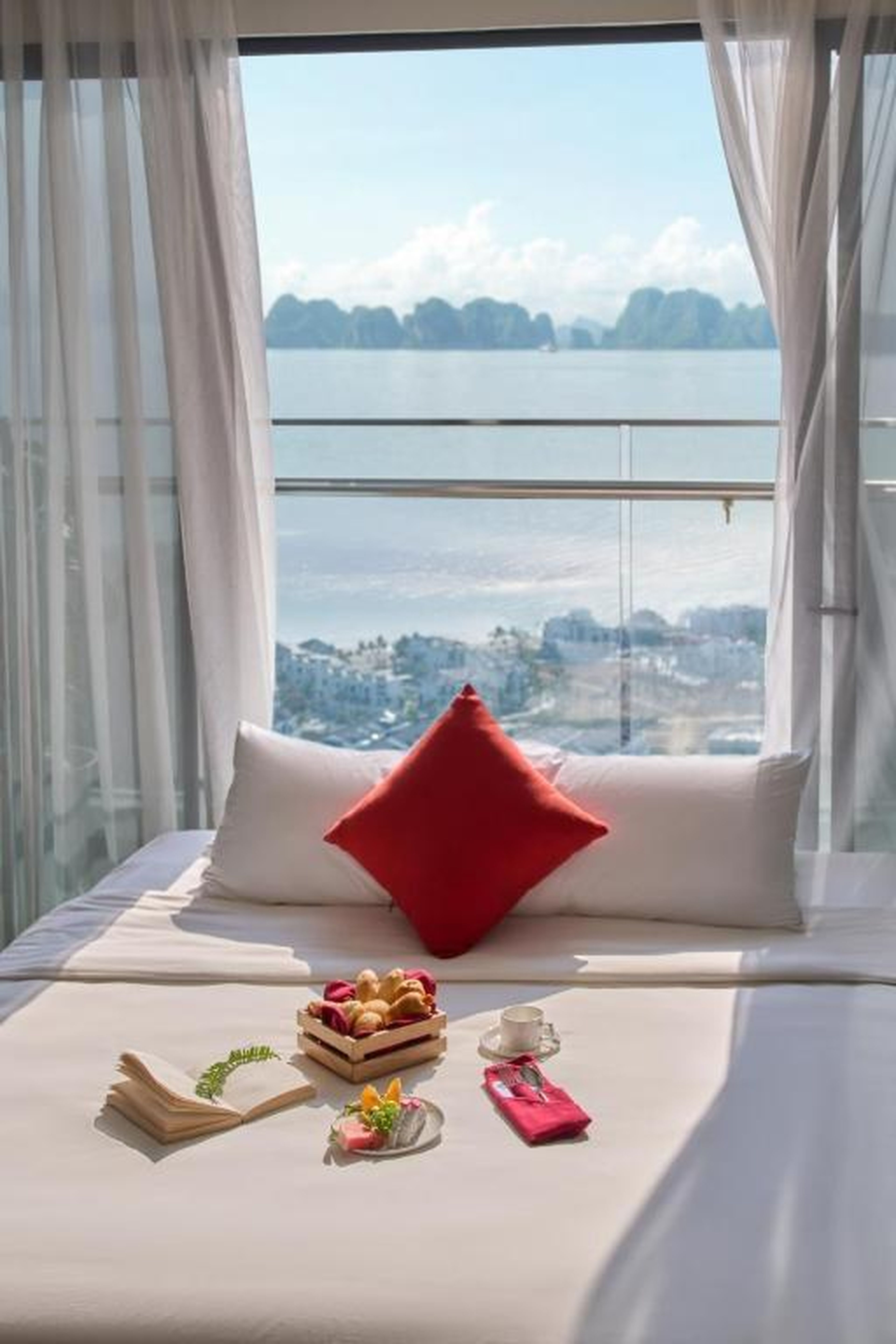 DeLaSea Ha Long Hotel - Modern Bayview Escape - Hình 21