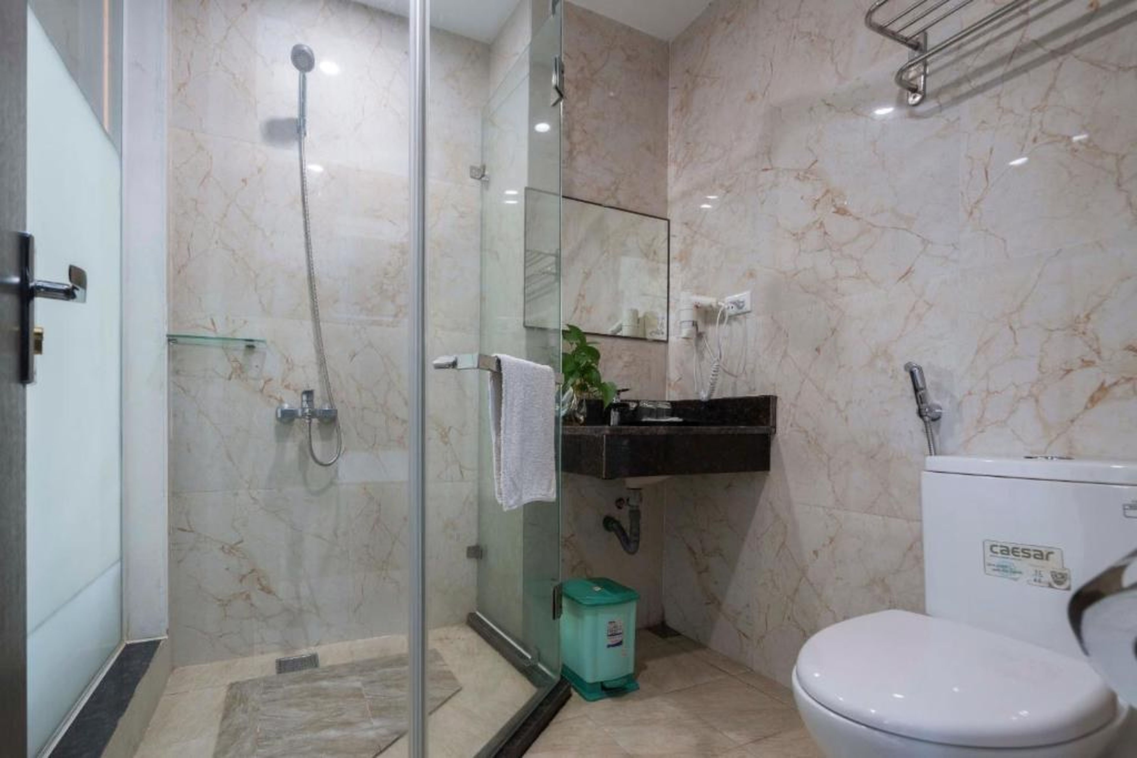 COCO Tuan Chau Hotel - Hình 35