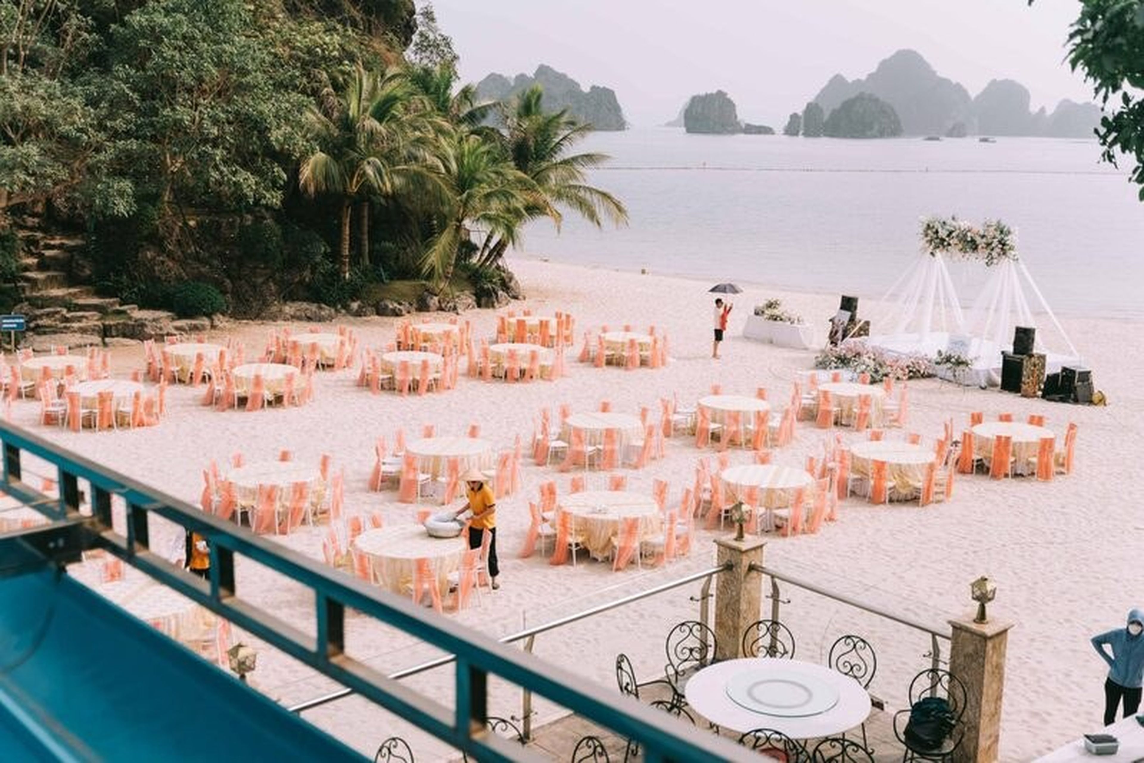 Bãi tắm Lương Ngọc Cẩm Phả yên bình giữa vịnh Bái Tử Long - Hình 3