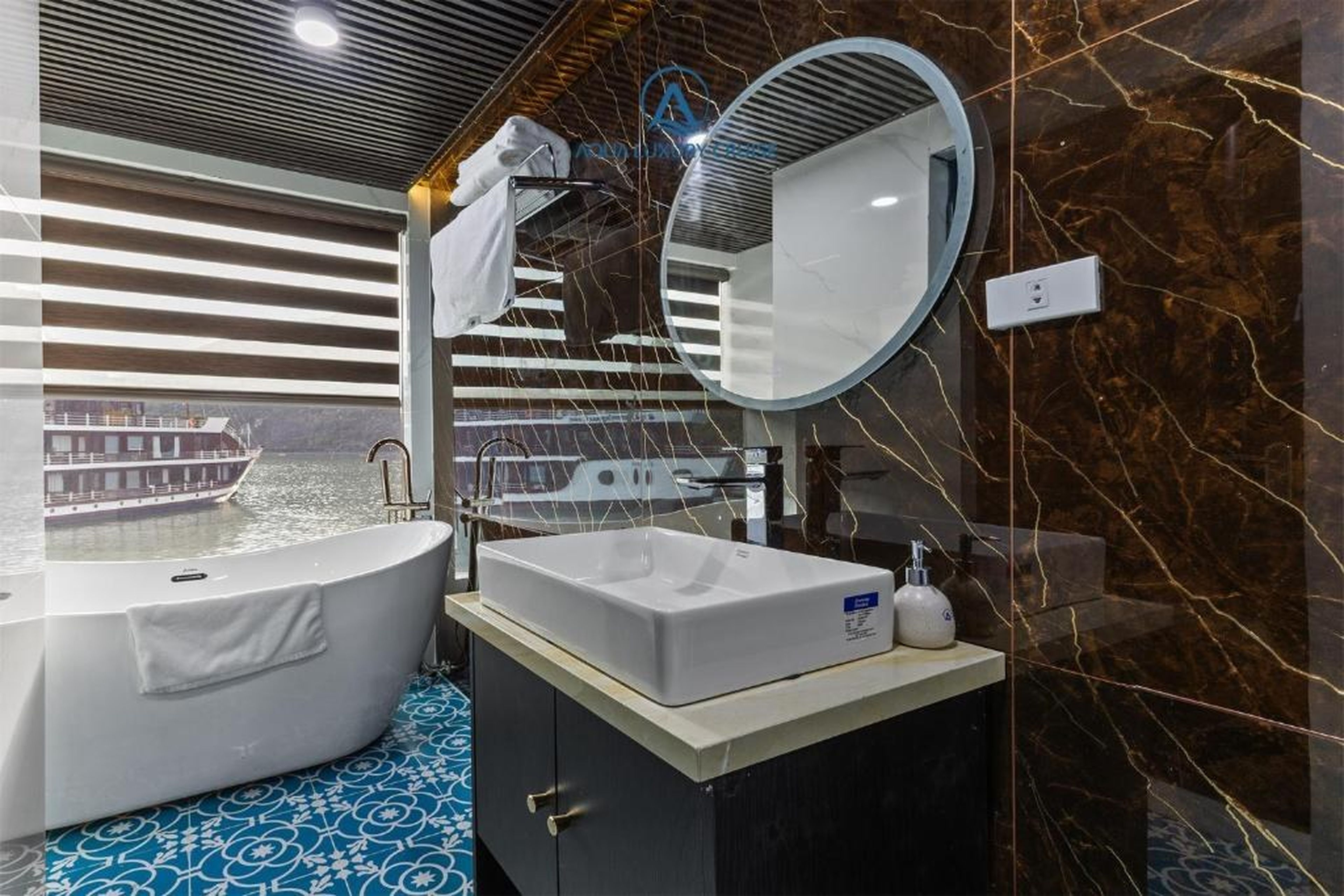 Aqua Luxury Cruise by AHG - Hình 35