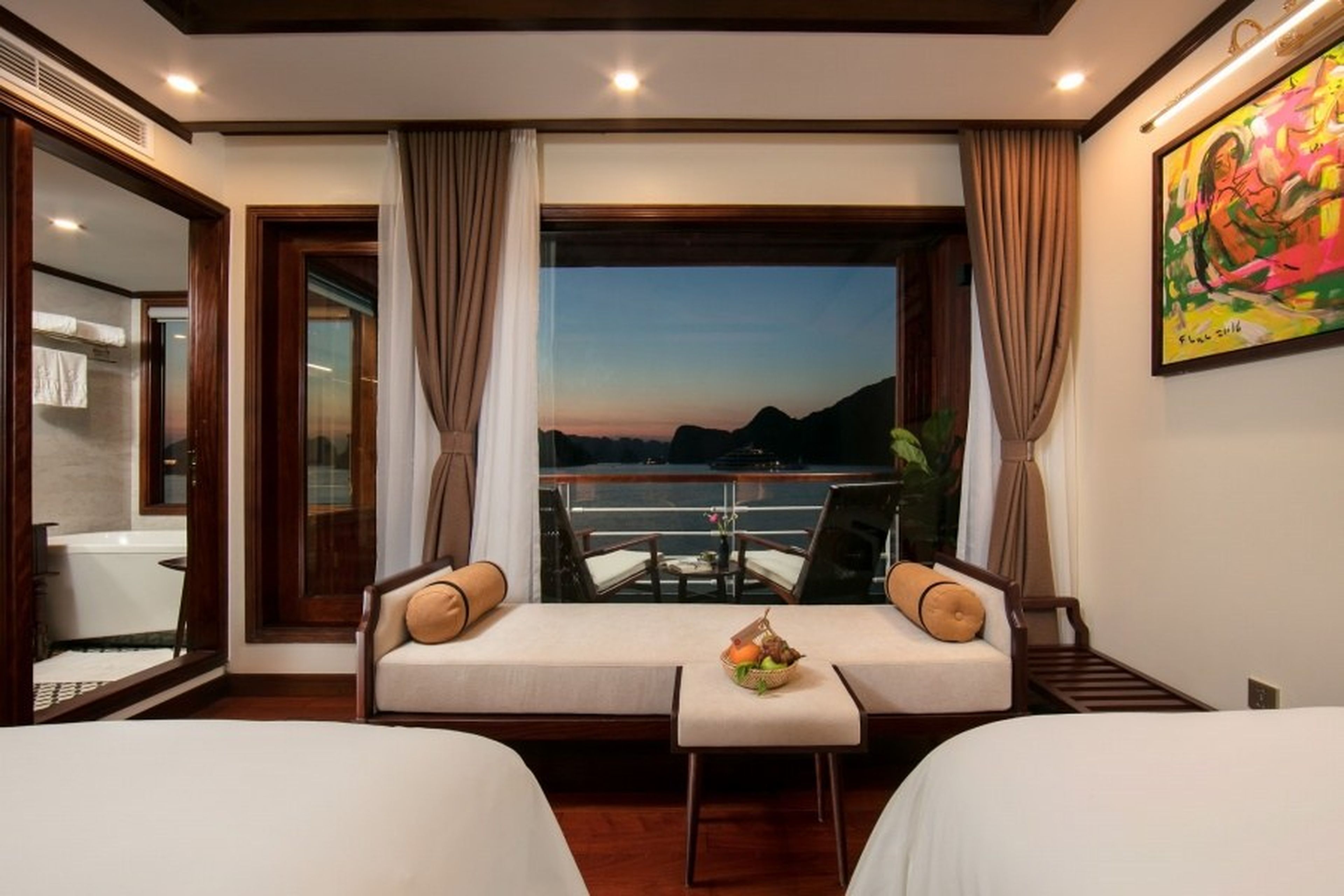 Top 5 combo du thuyền vịnh Hạ Long cao cấp có khuyến mãi cực tốt cho chuyến du lịch Thu – Đông - Hình 39