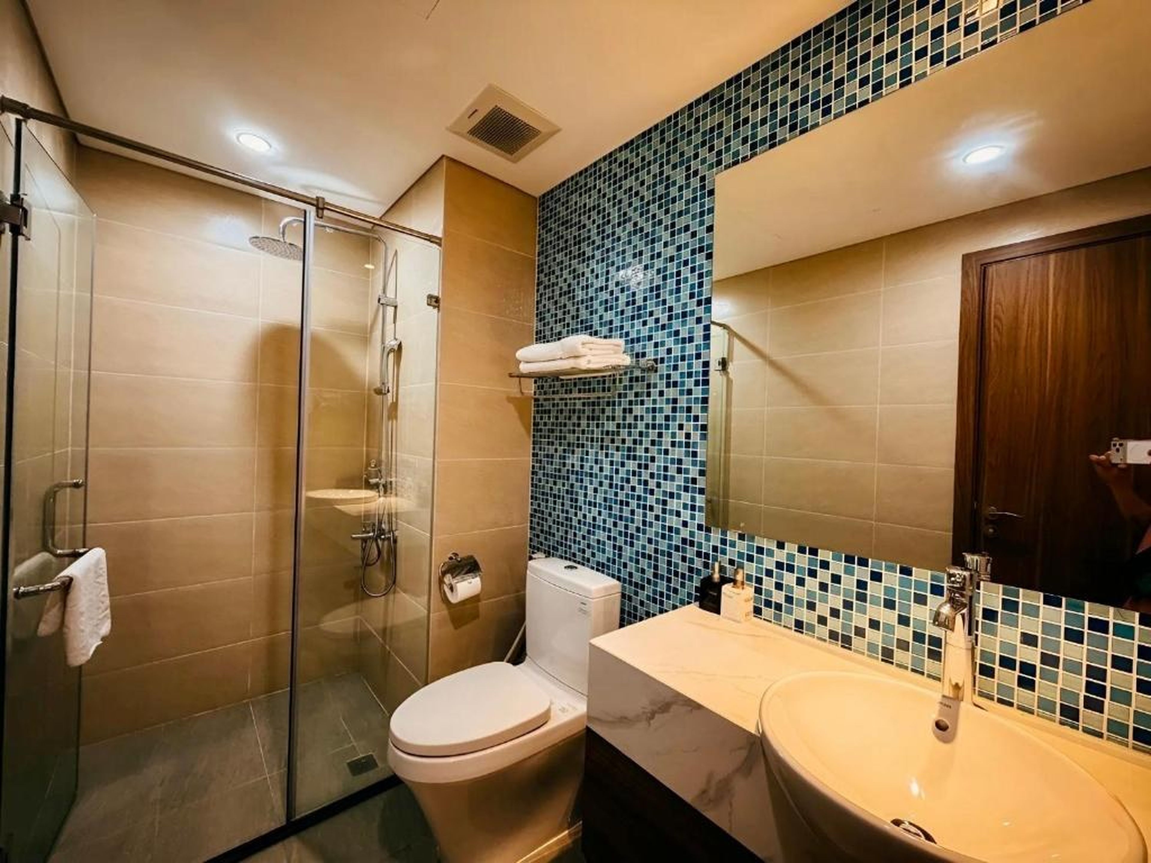Spacious 2BR Apartment in Hon Gai Center, Ha Long - Hình 9