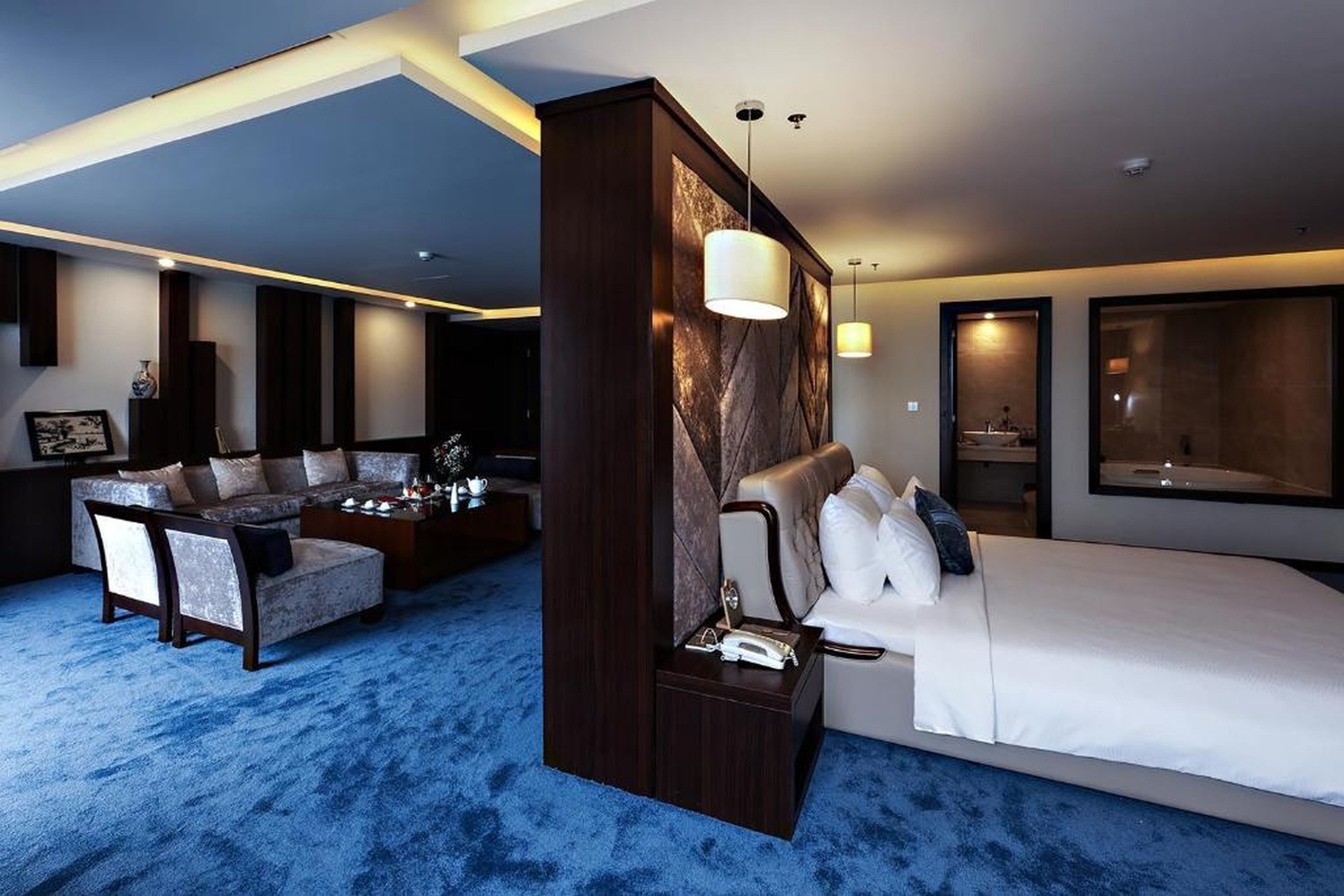 Central Luxury Hạ Long Hotel - Hình 2
