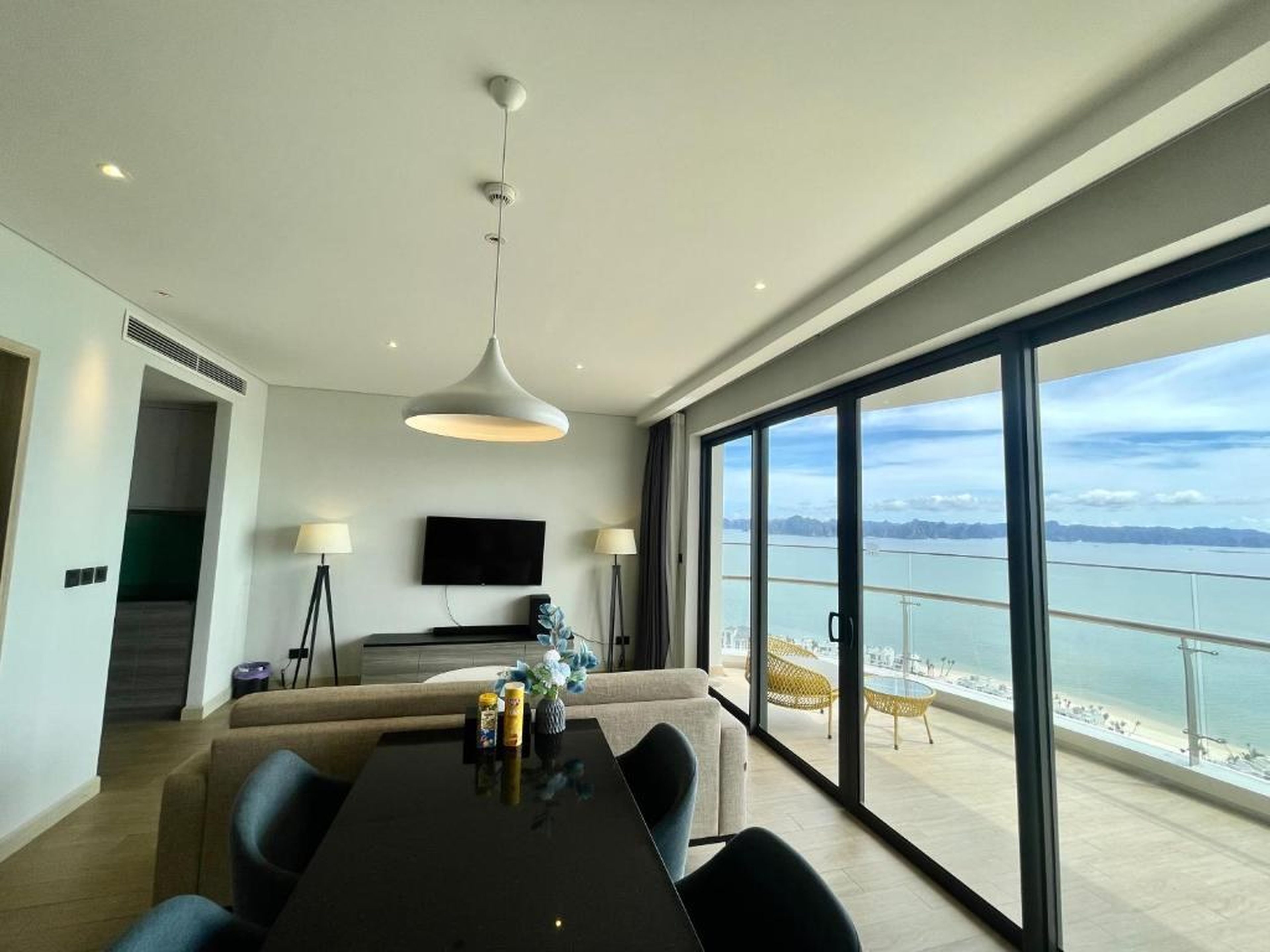 Marina Suite Residence Halong - Hình 2