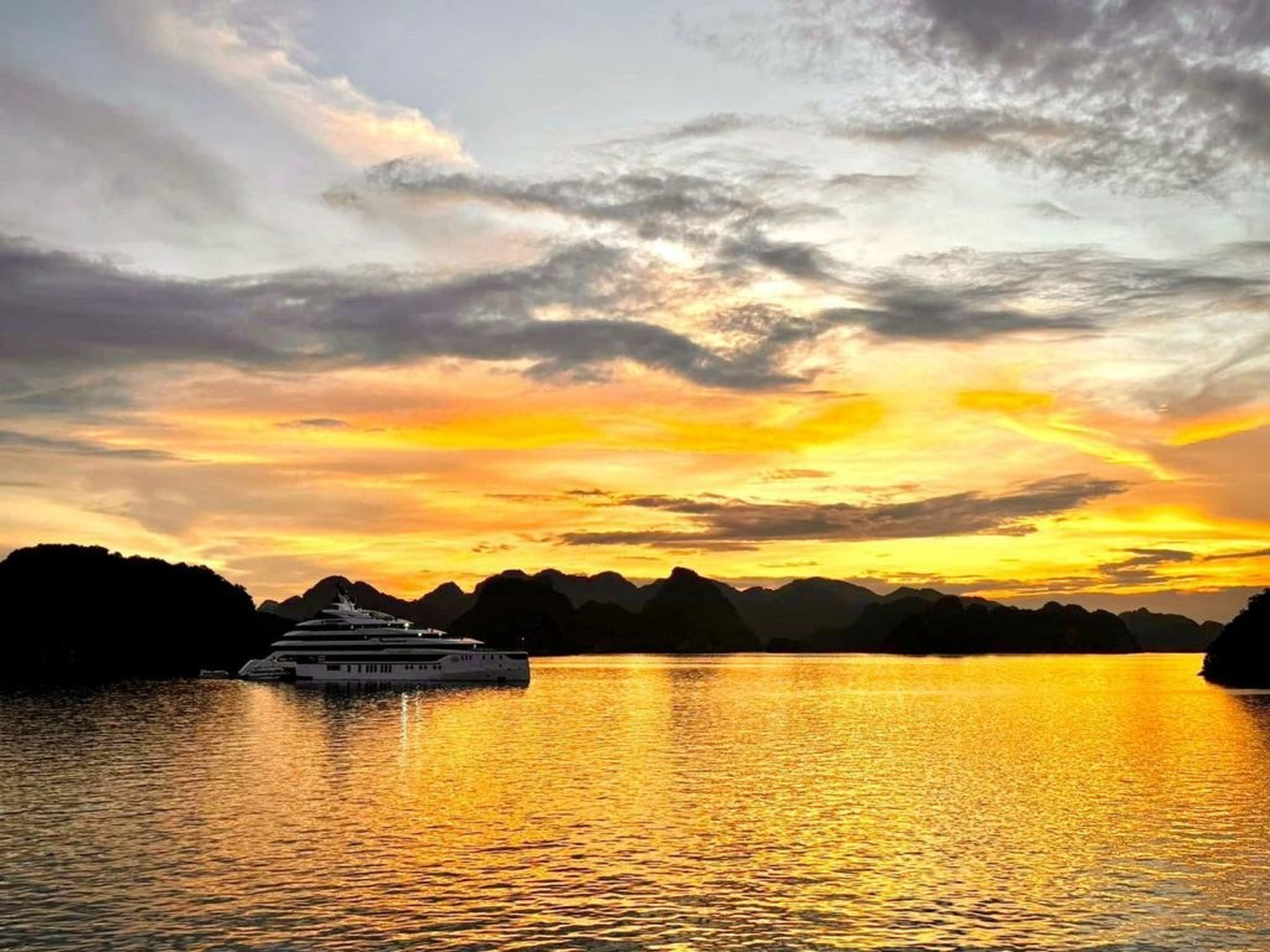 Top 3 du thuyền Hạ Long 5 sao sang trọng cho Tết dương lịch chỉ từ 10 triệu đồng/đêm - Hình 4