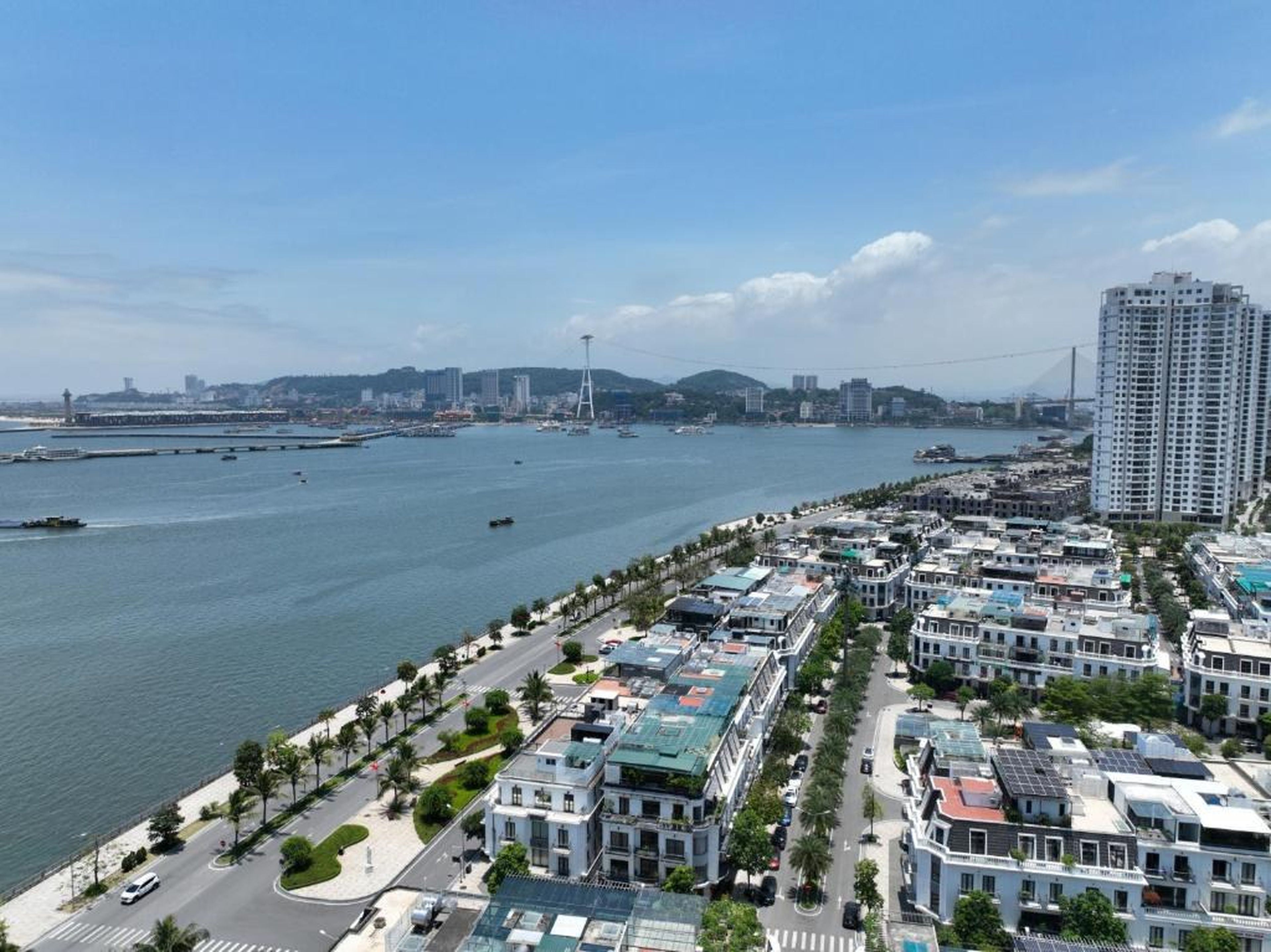 Paris Of Dragon Bay - Hình 36