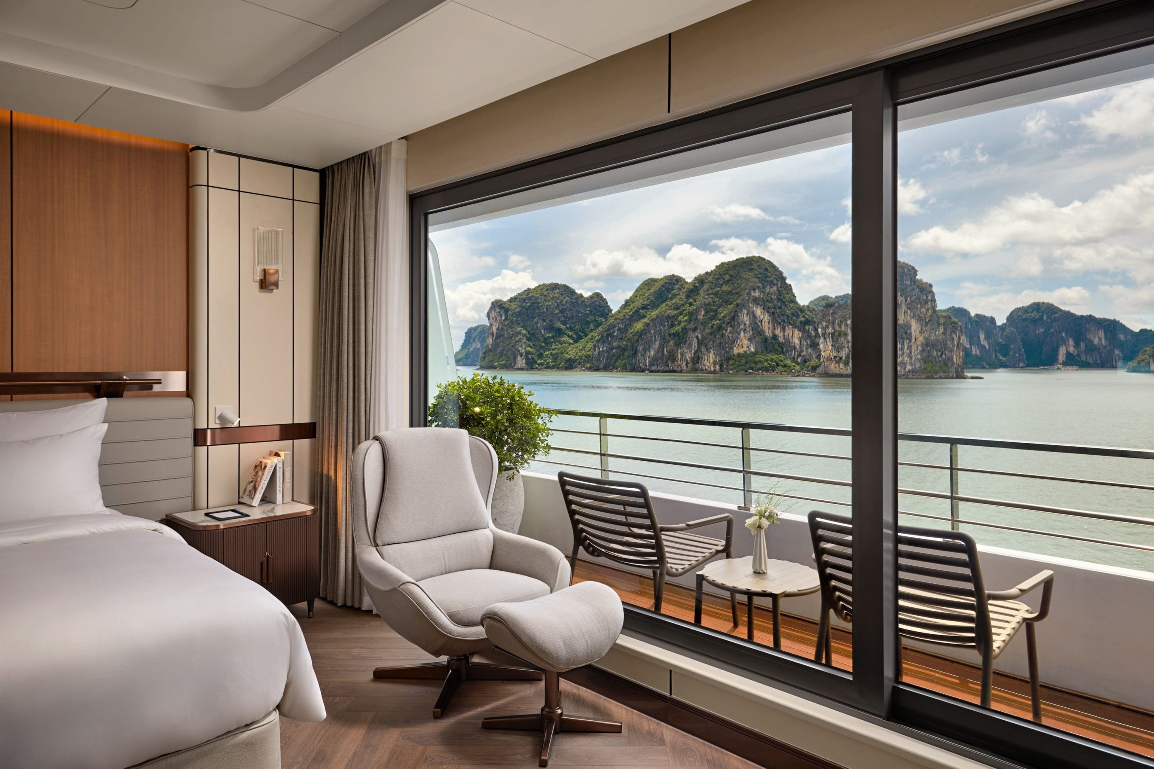 Роскошный отдых на суперъяхте Grand Pioneers Hạ Long Bay II - Hình 5
