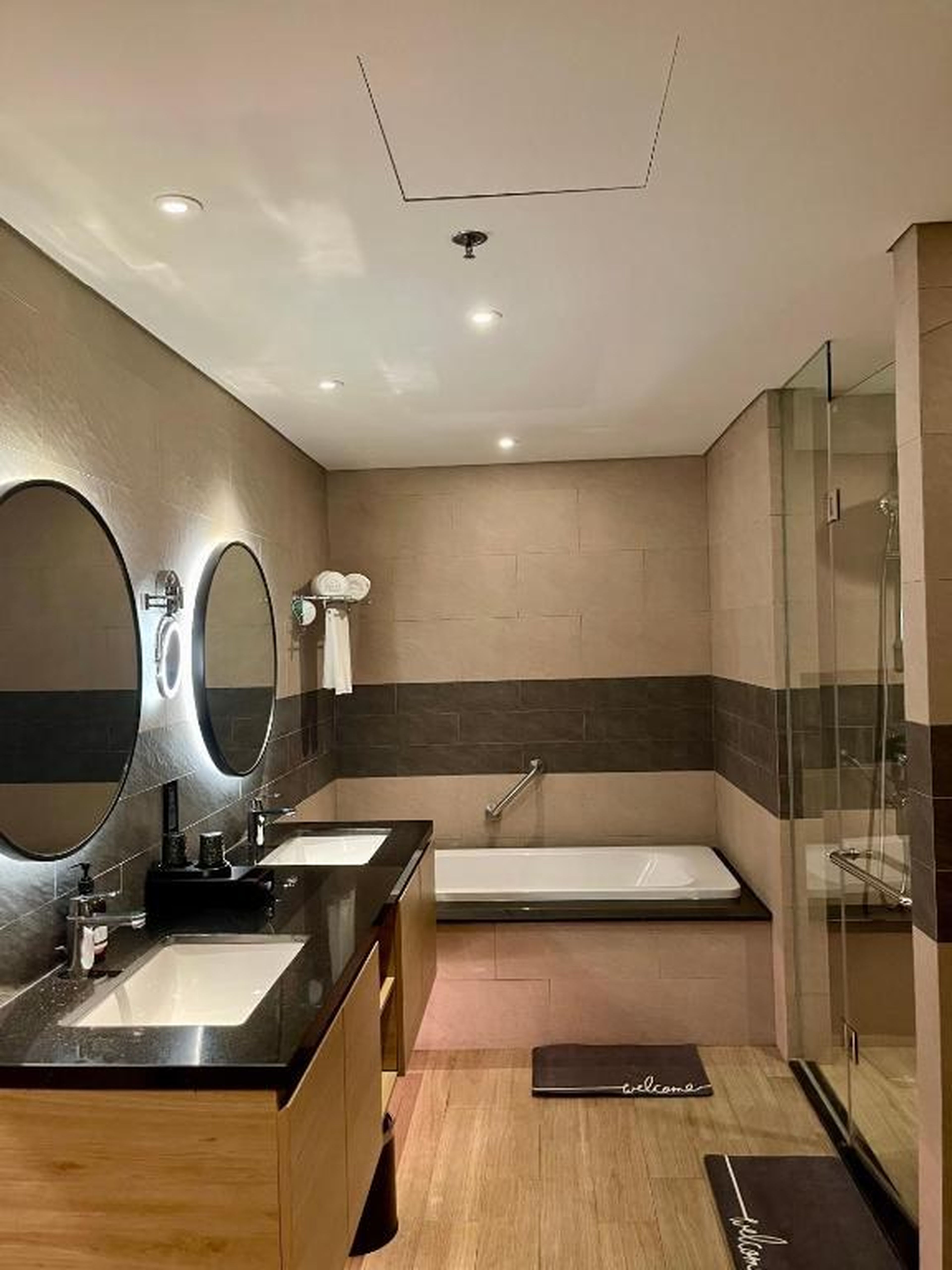 Marina Suite Residence Halong - Hình 1