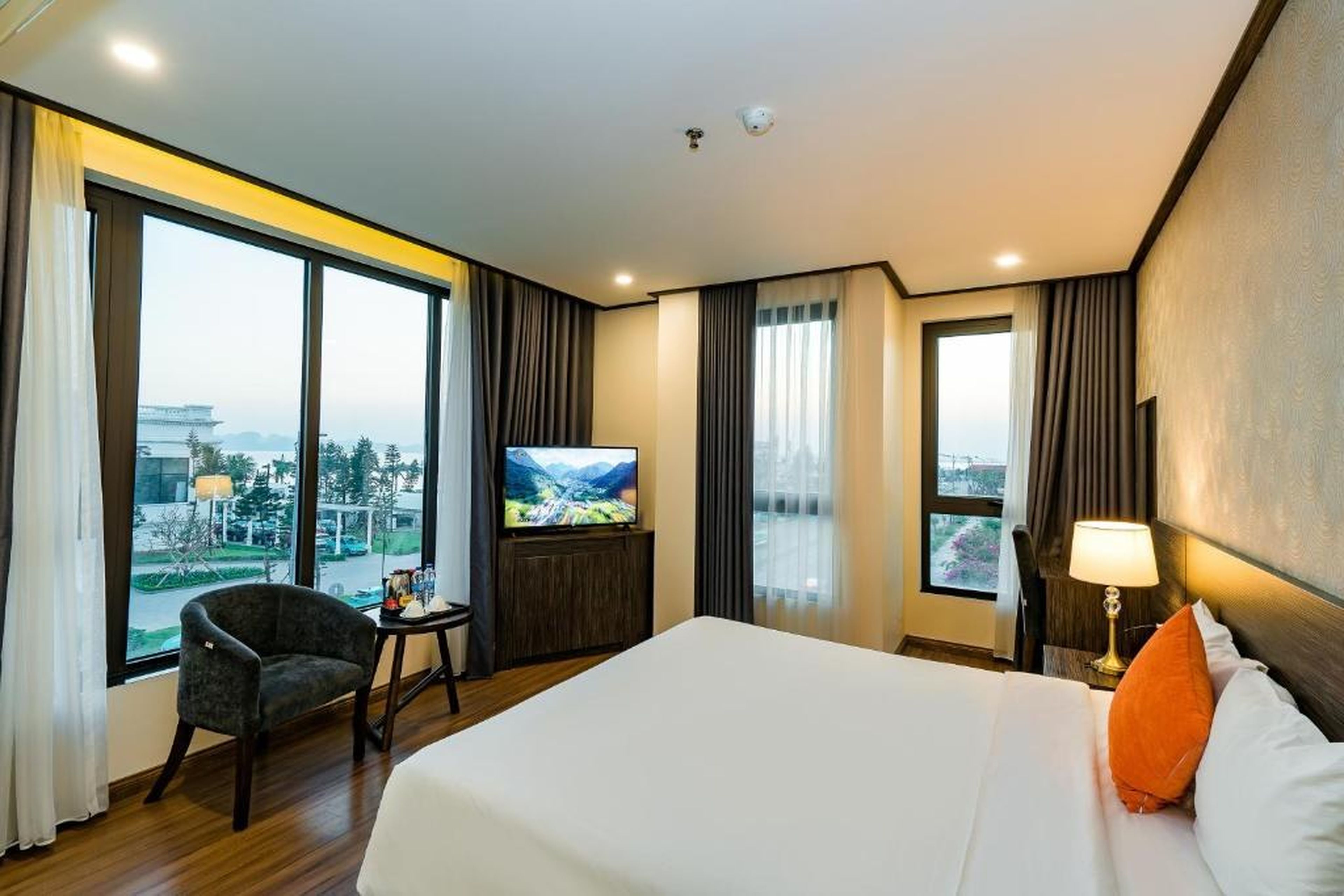 The One Ha Long Hotel - Hình 41