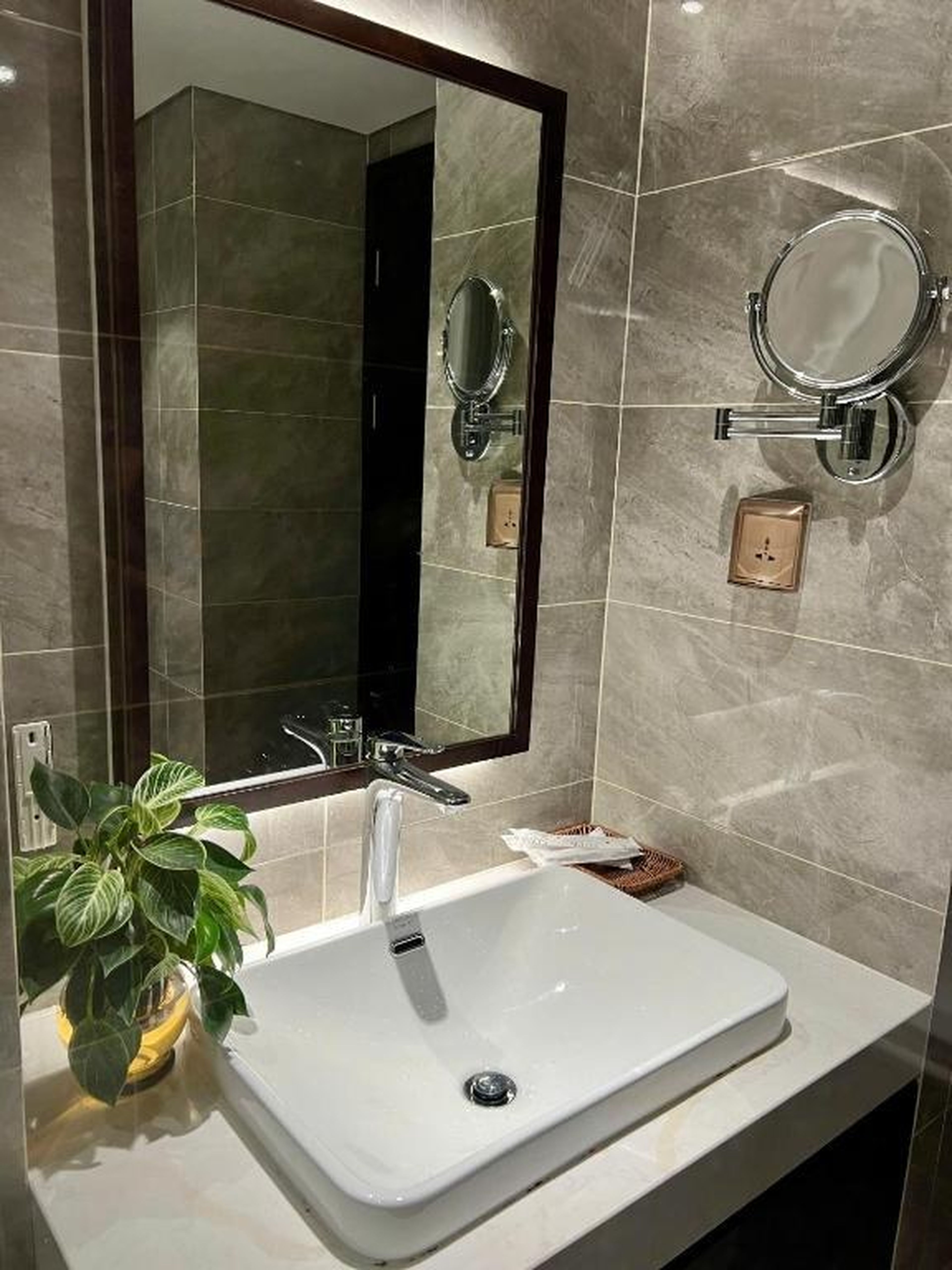 OM Sapphire Homestay - Hạ Long - Hình 47