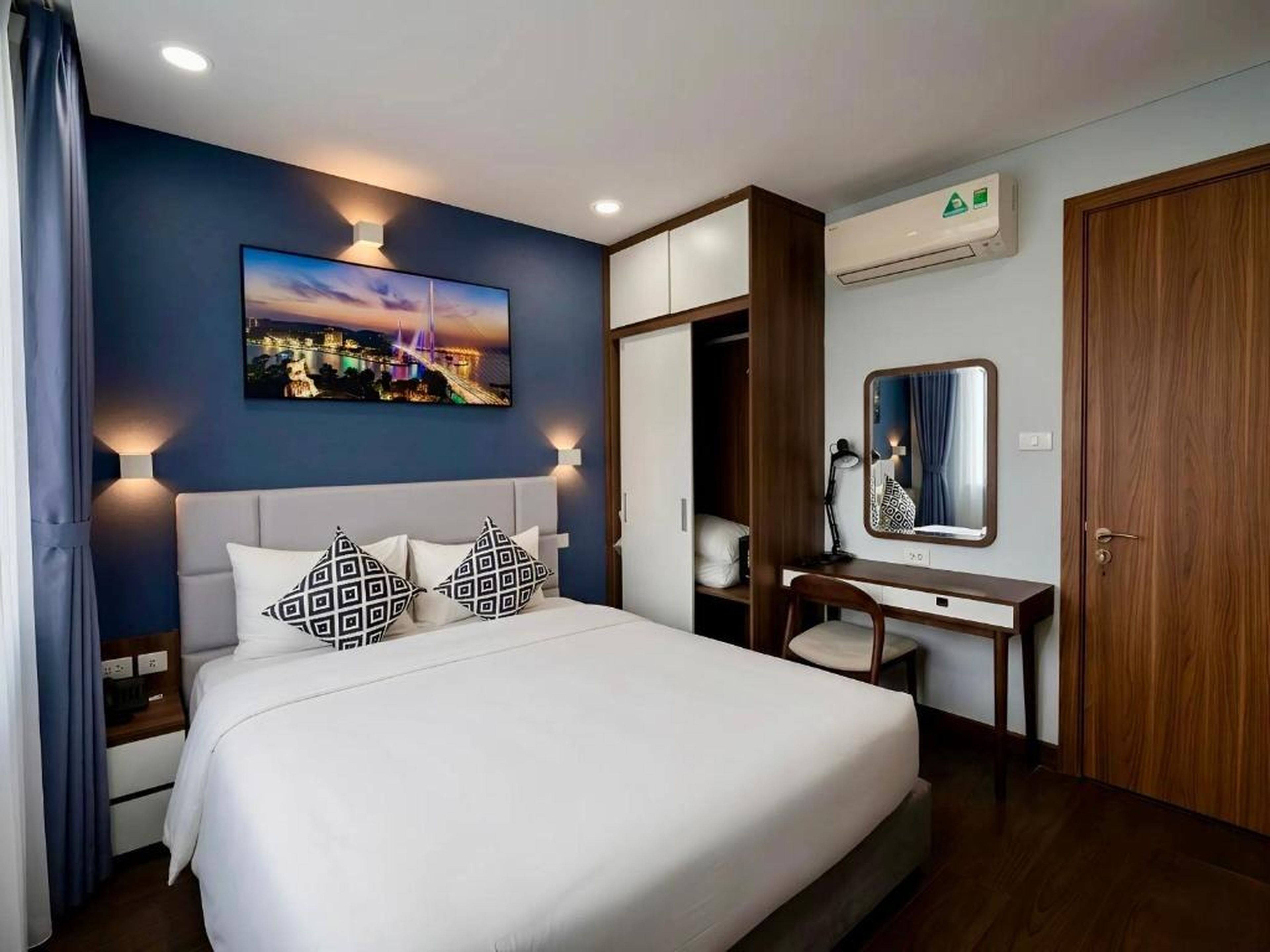 Spacious 2BR Apartment in Hon Gai Center, Ha Long - Hình 36