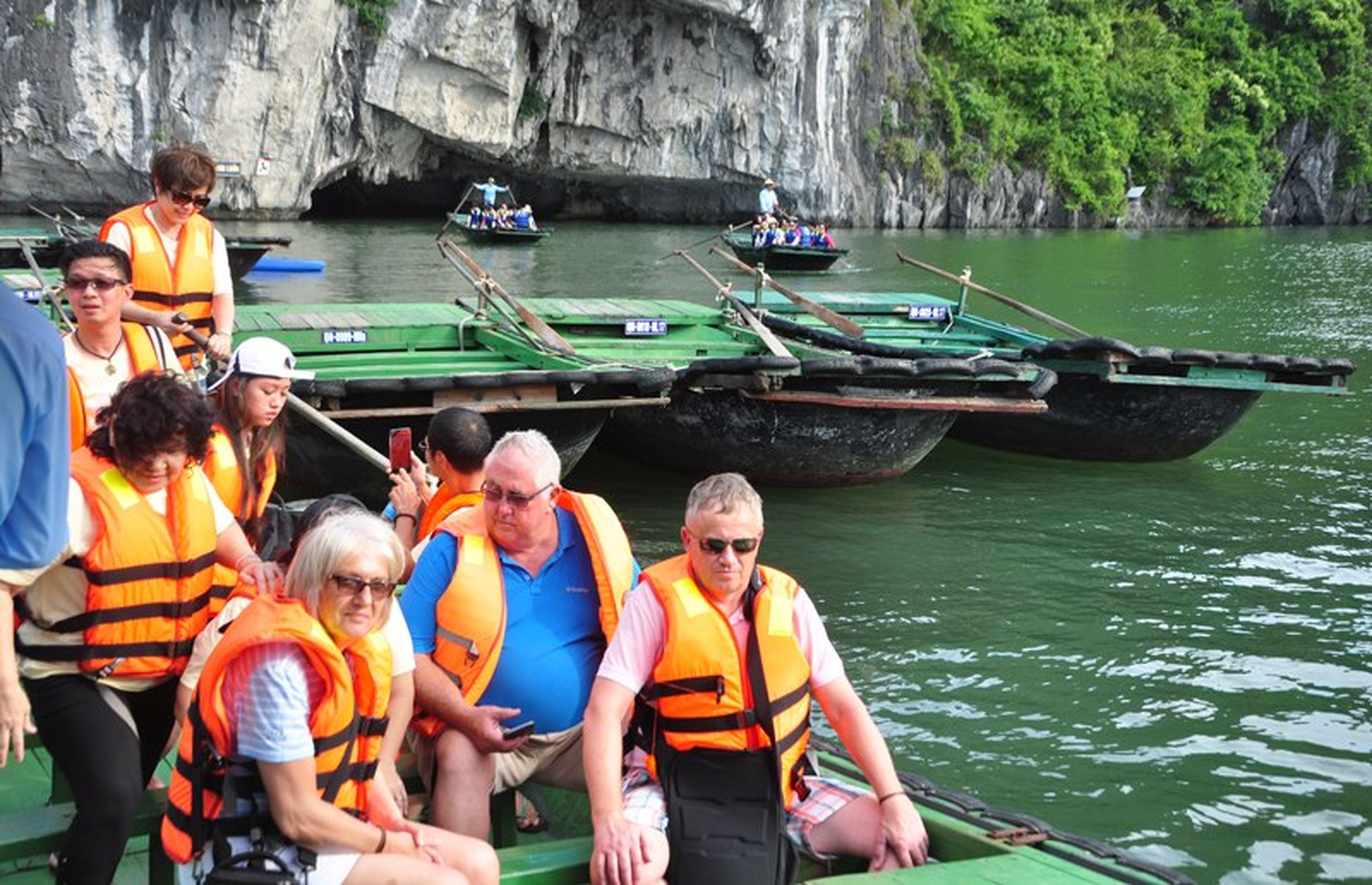 Discovering the Boat-Rowing Profession on the Bay – A “Specialty” of Ha Long Bay - Hình 5