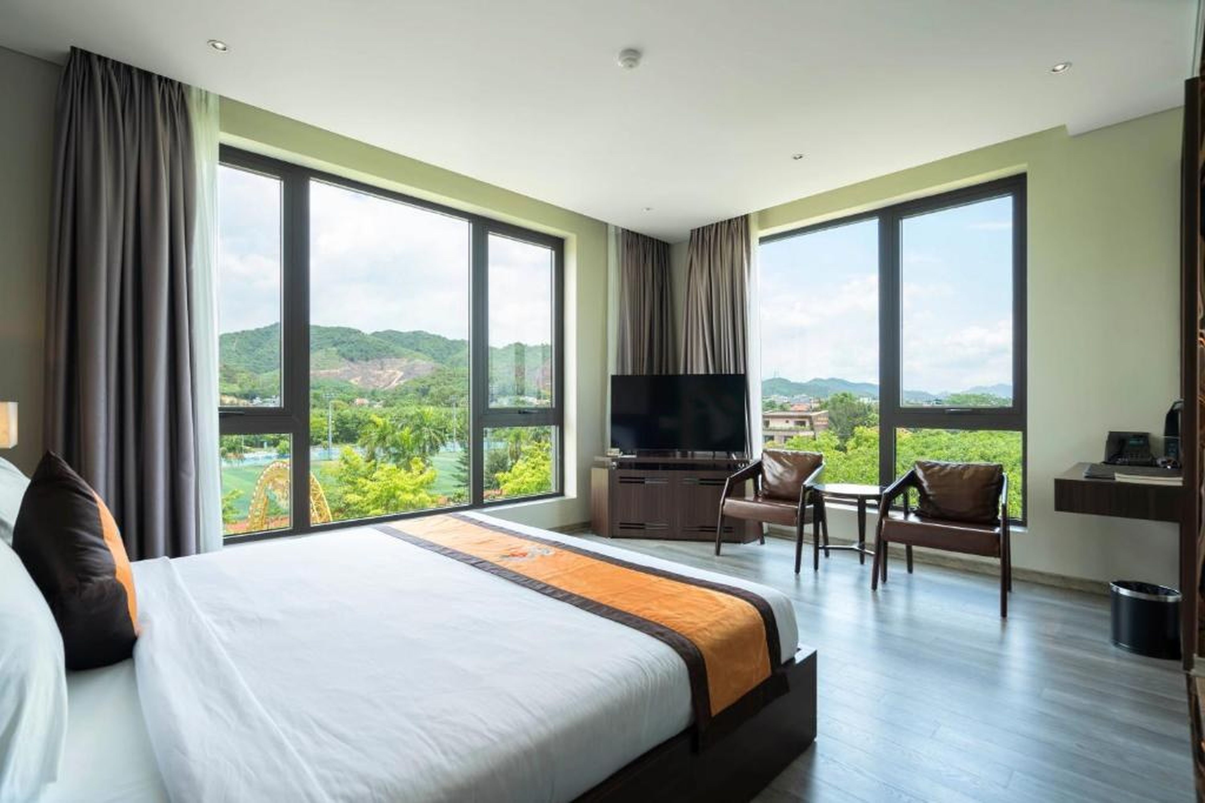 Ruby Hotel Van Don - Hình 9
