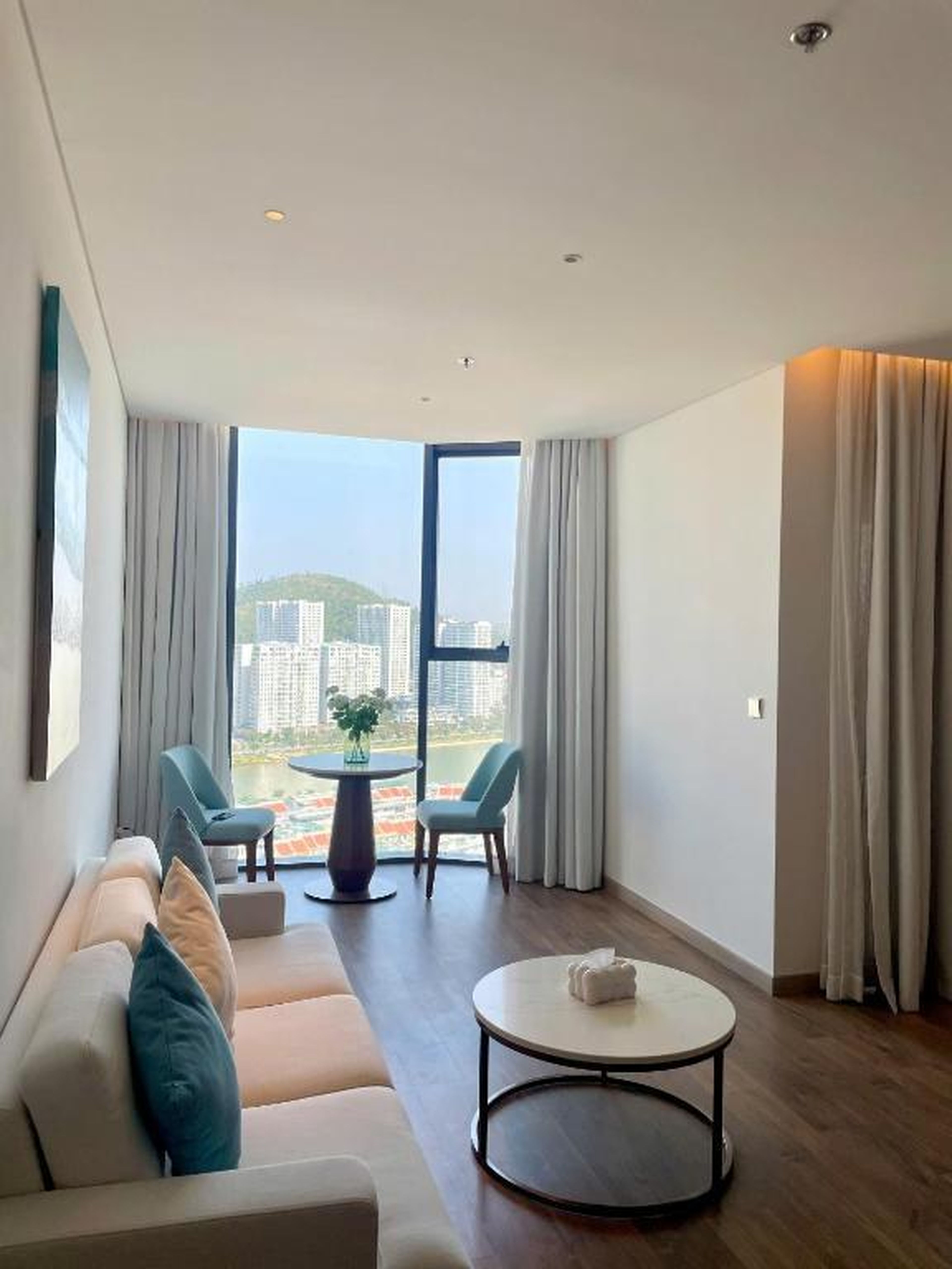 A La Carte Ha Long Bay Seaside Apartments - Hình 48