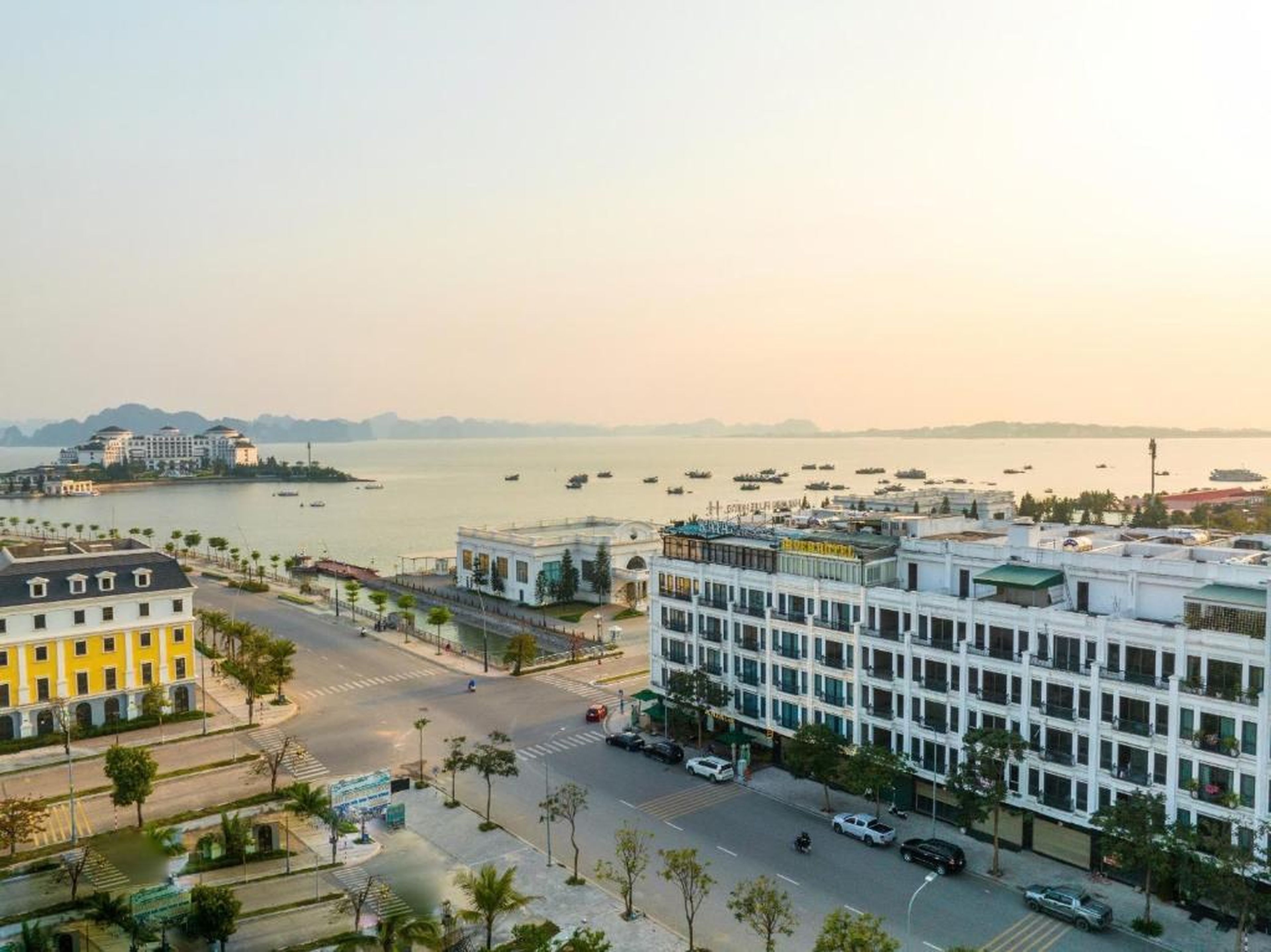 Kim Sentral Hotel - Travel Agency - Hình 2