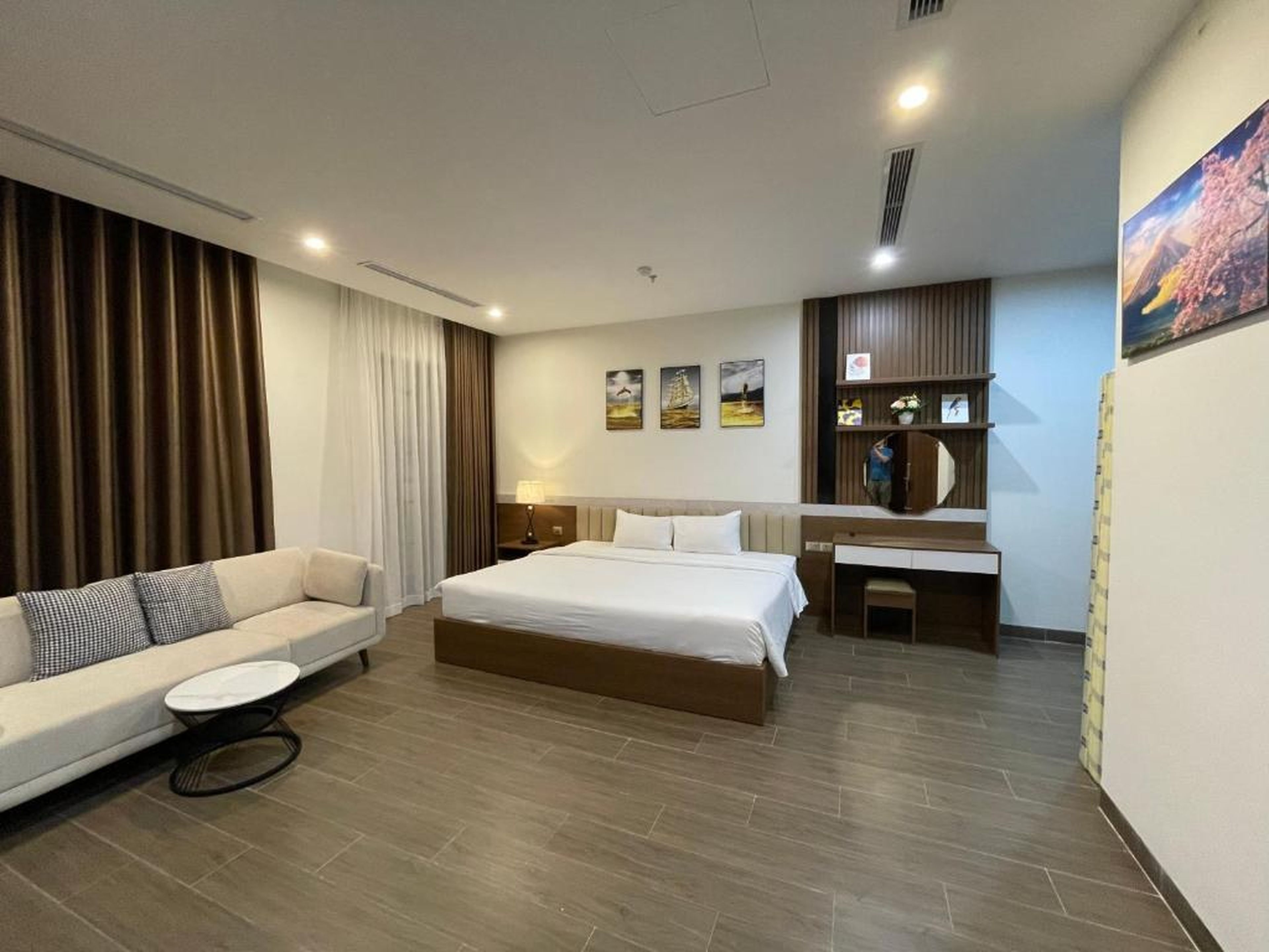 Lucasta Hotel Ha Long - Hình 17