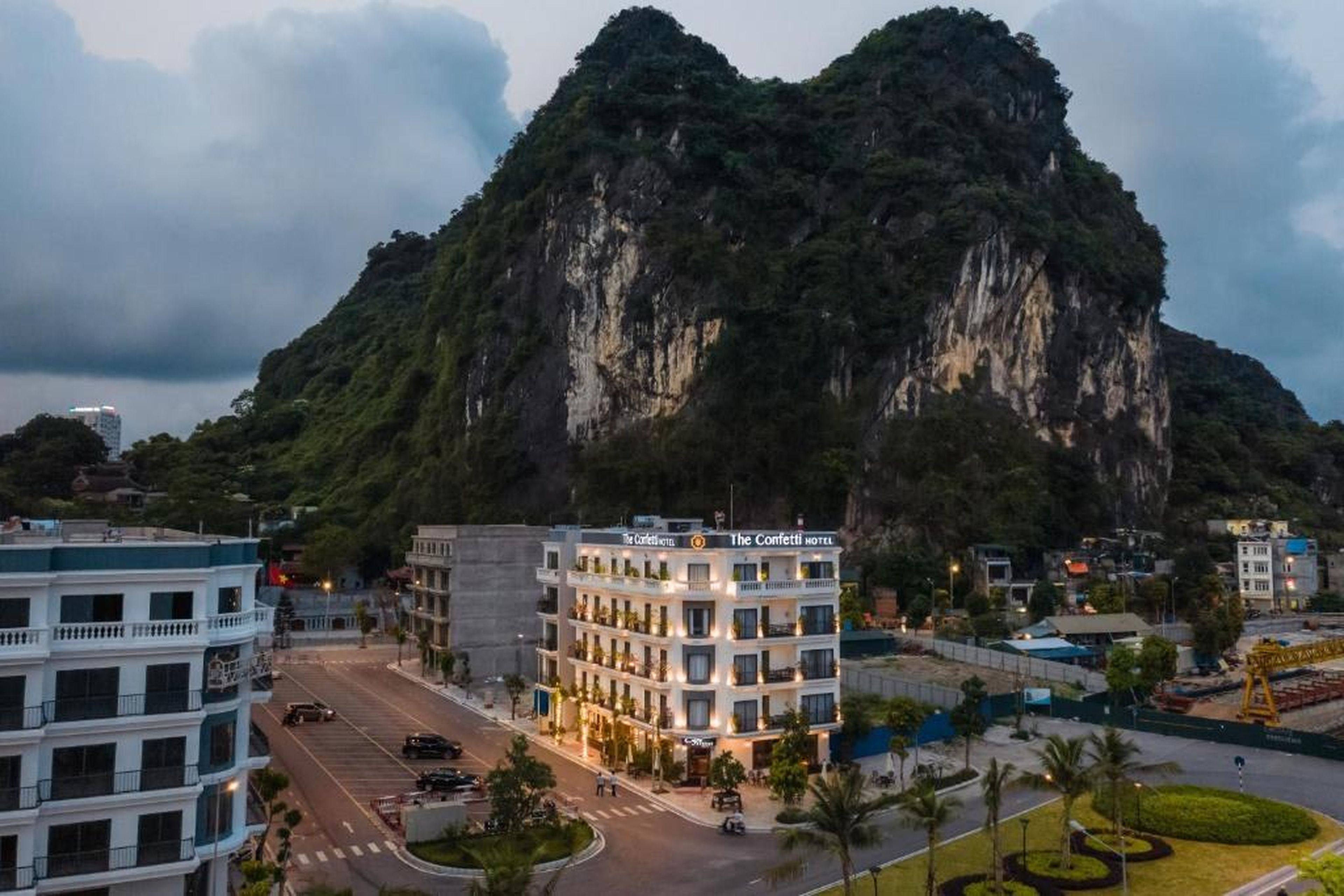 The Confetti Hotel Ha Long - Hình 6