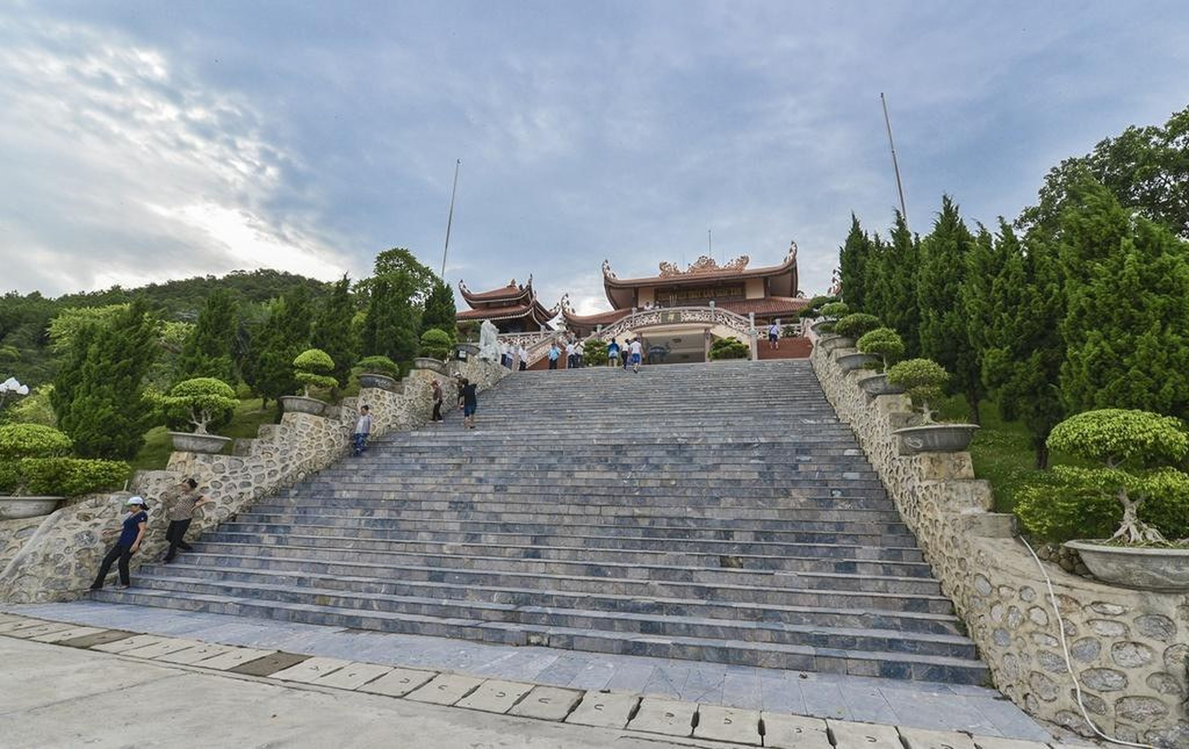拜子龙湾畔的美丽盖保寺 - Hình 4