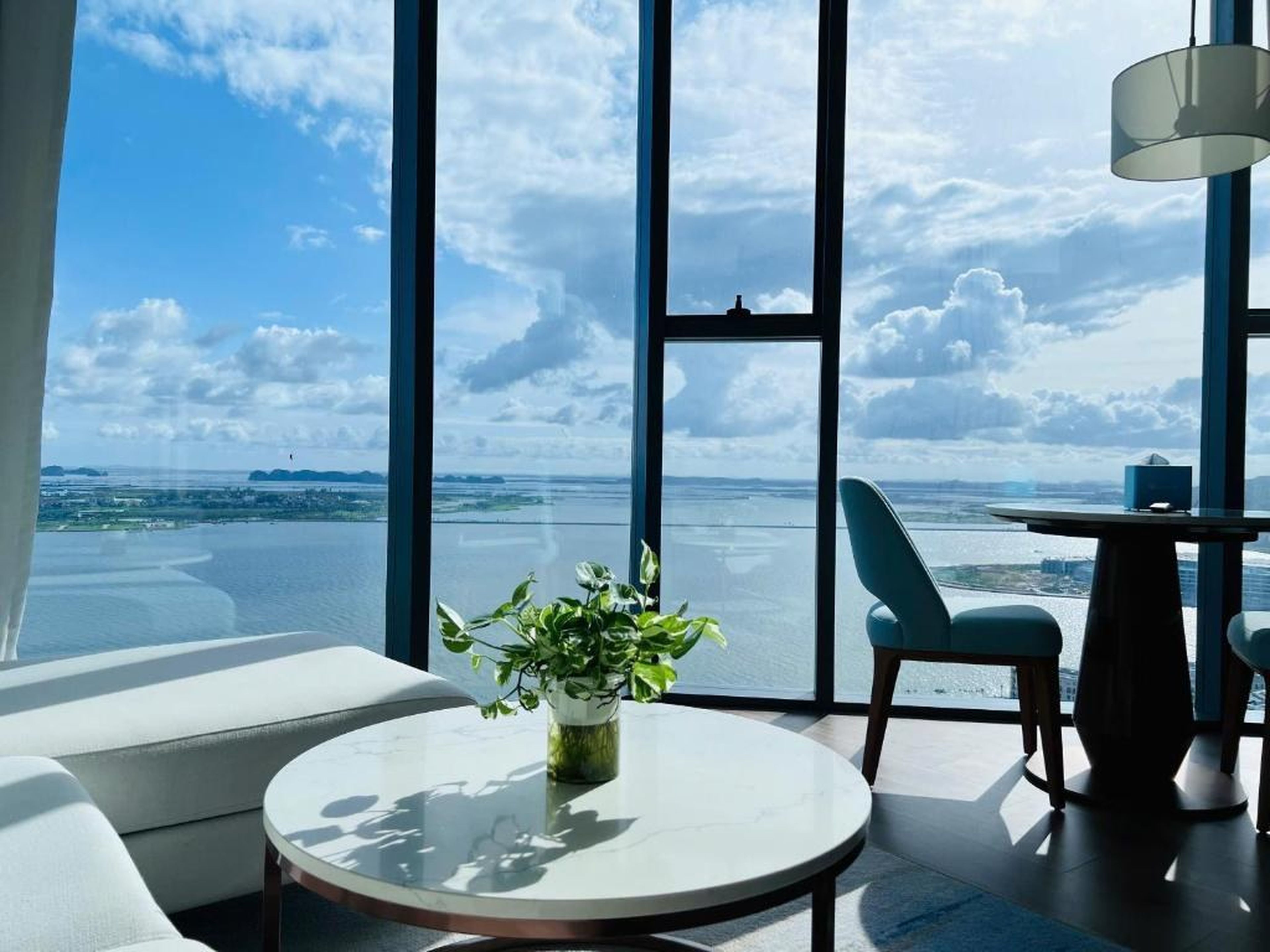 A La Carte Ha Long Apartments by Kevin & Anna - Hình 25