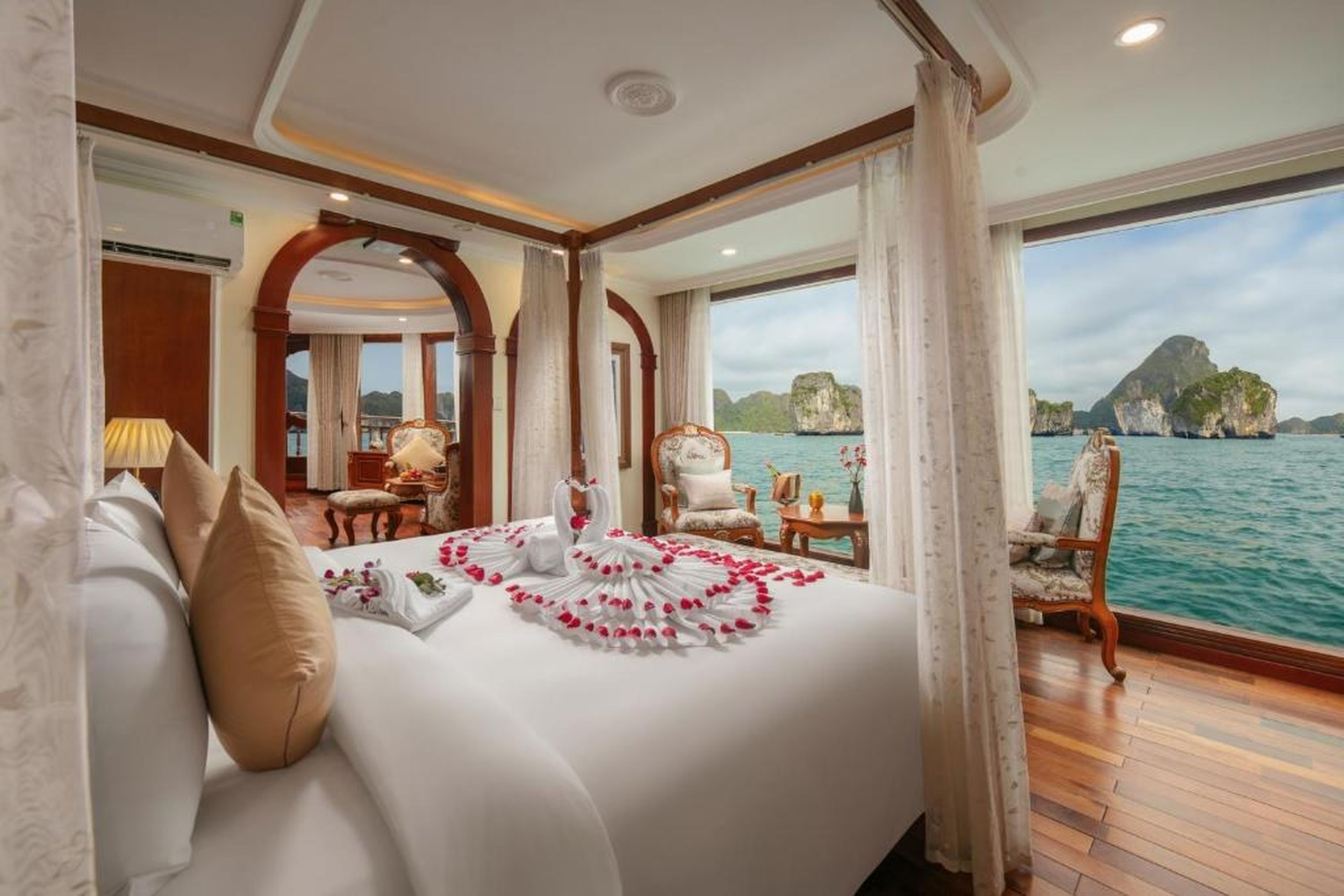 Emperor Cruises Legacy Ha Long - Hình 2