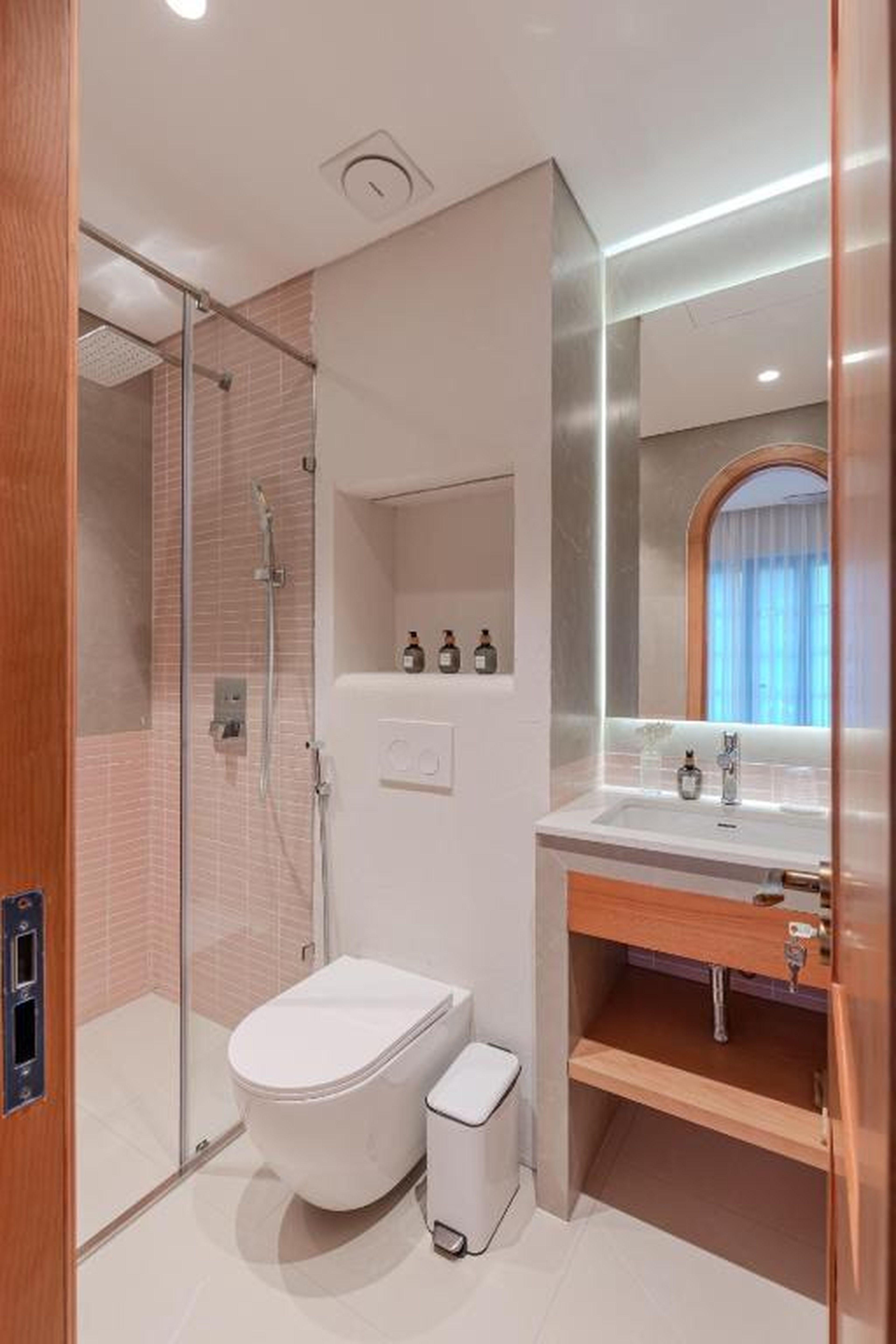 S Villa Ha Long - City Center, Near Beach - 6BR Private Villa with Pool, Jacuzzi, Sauna, Karaoke - Hình 30