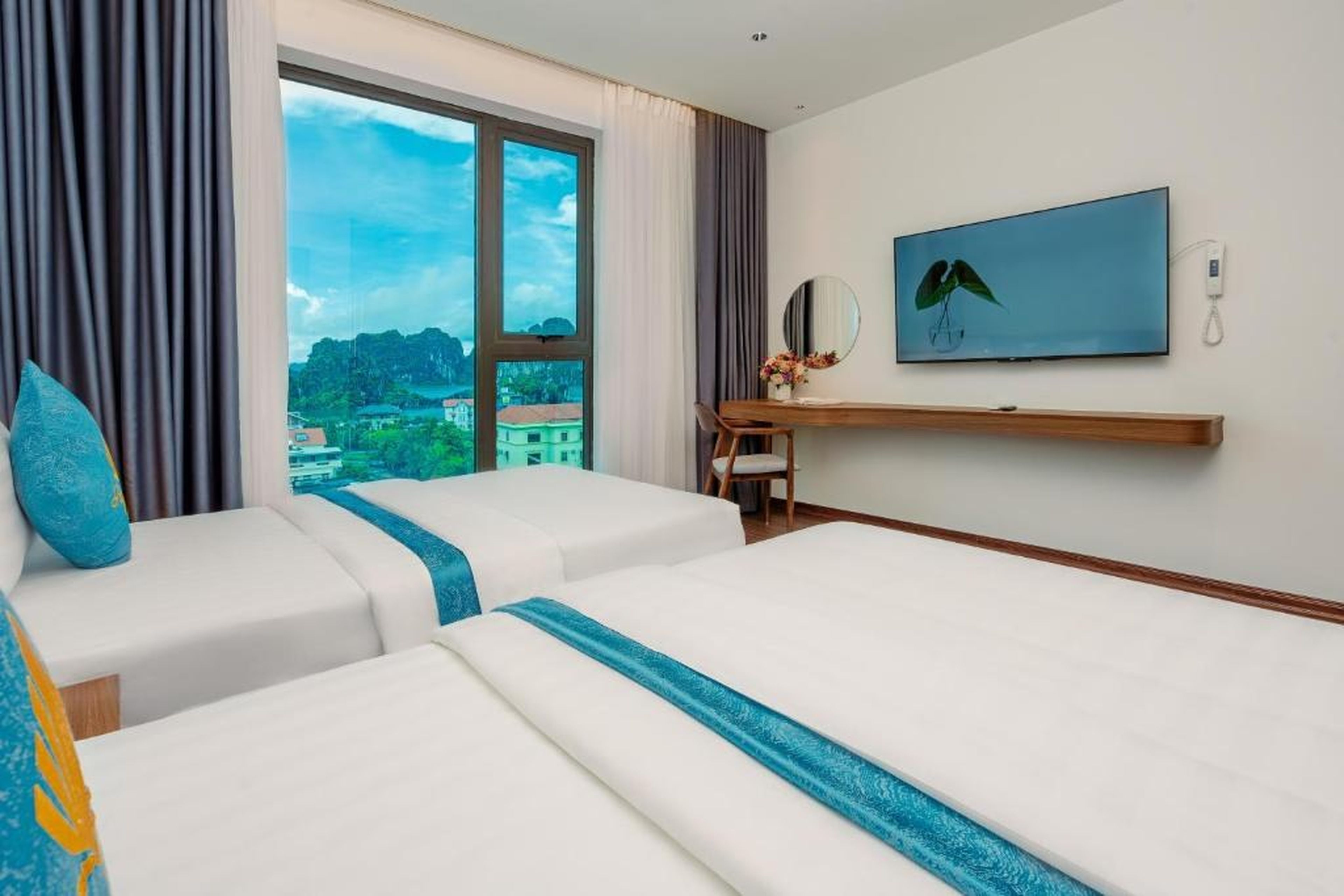 River Way Hotel Ha Long - 500m to Beach - Hình 30