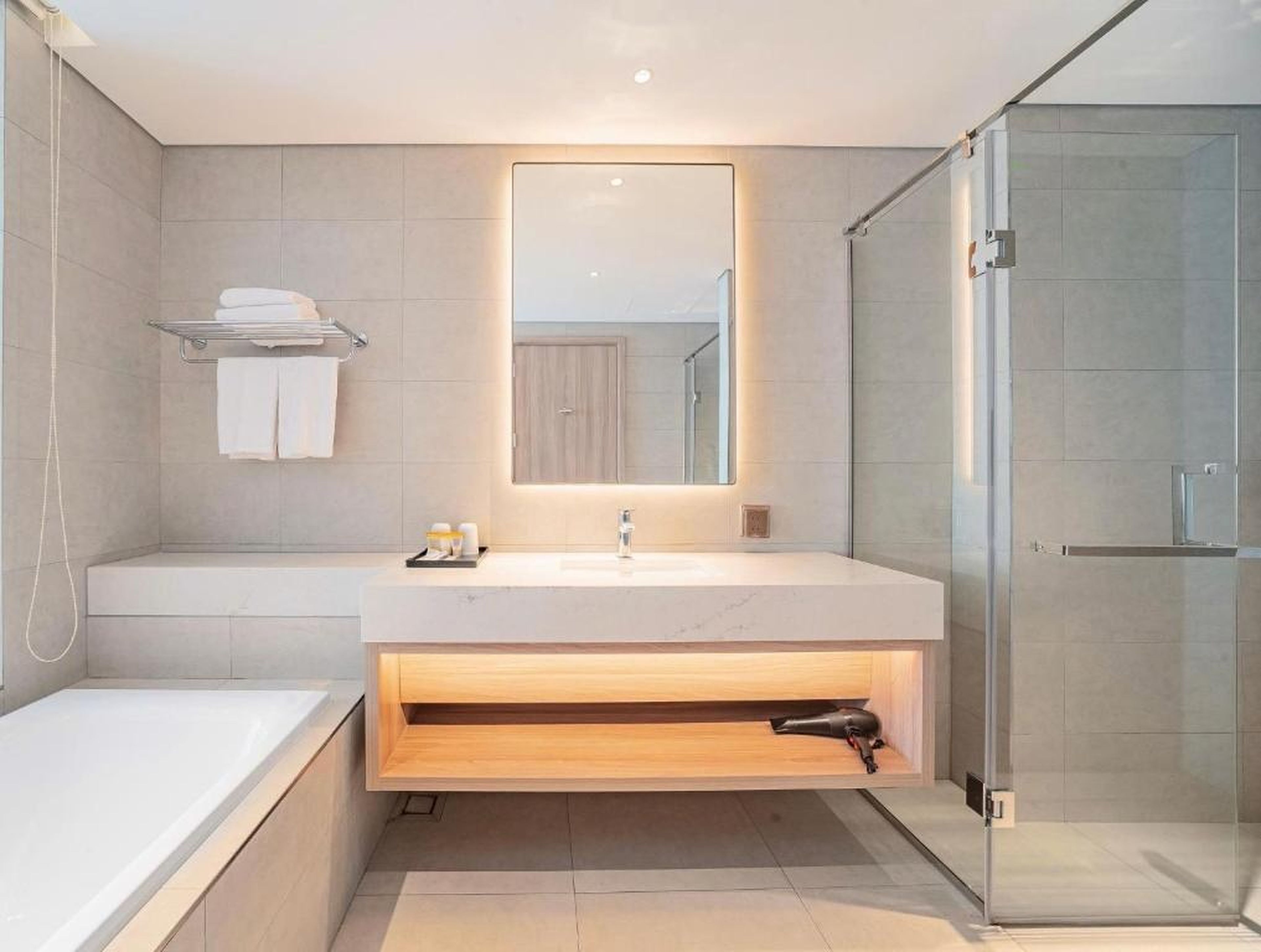 Khách sạn Căn hộ 5 sao Alacarte Hạ Long - Hình 17