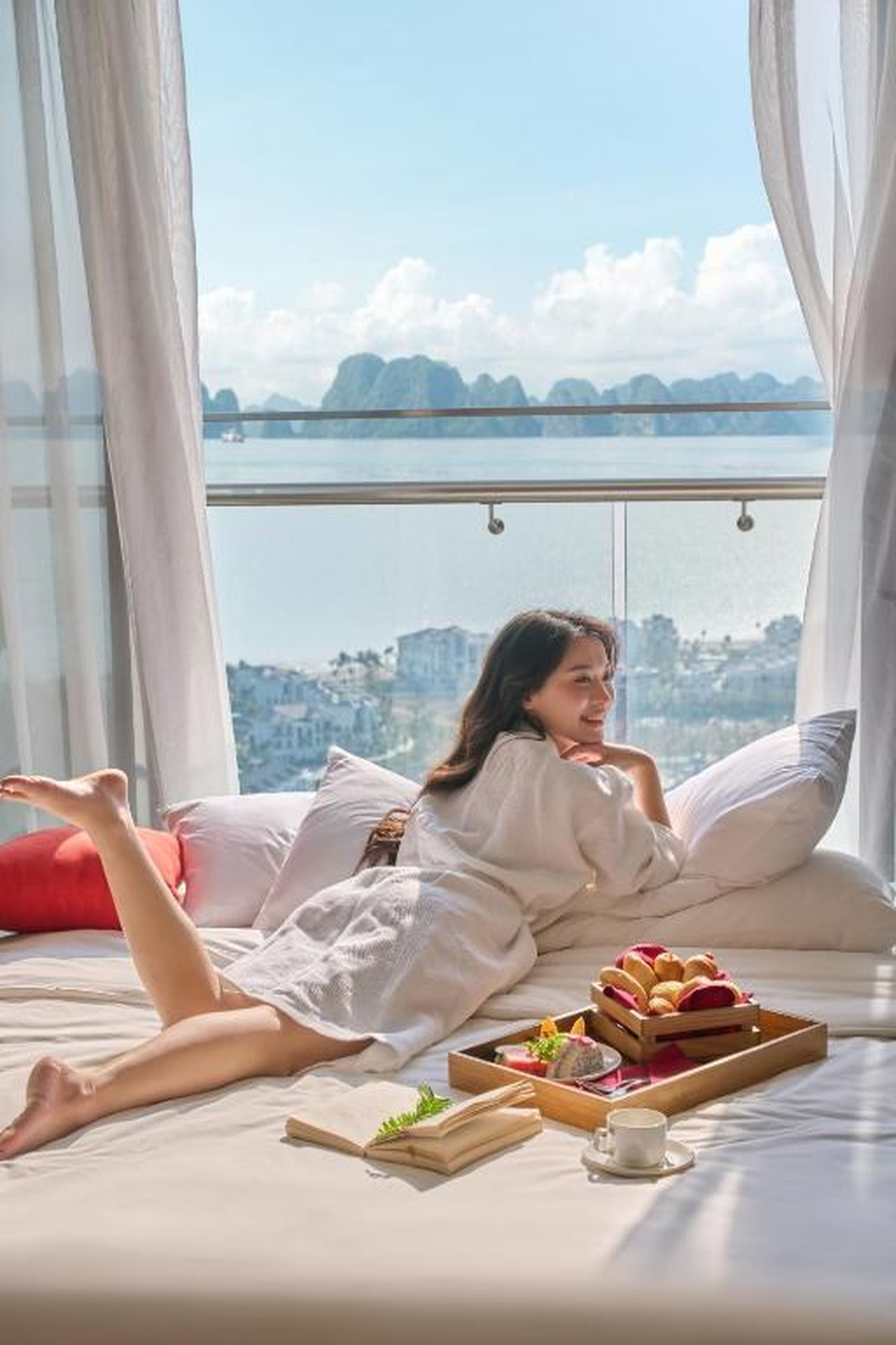 DeLaSea Ha Long Hotel - Modern Bayview Escape - Hình 2