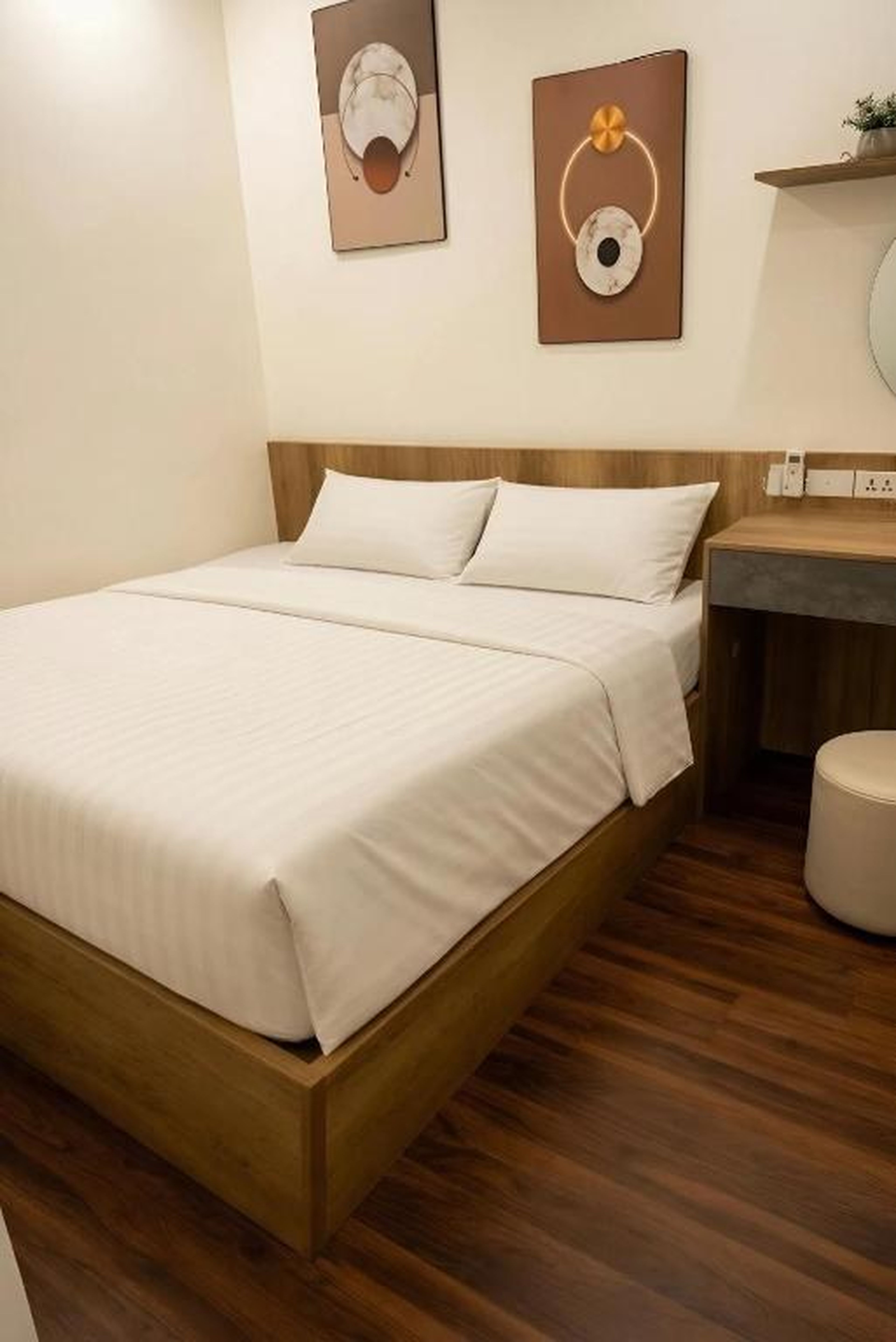 Family - Friendly 2BR Sea View Apartment - Green Diamond Ha Long - Hình 16