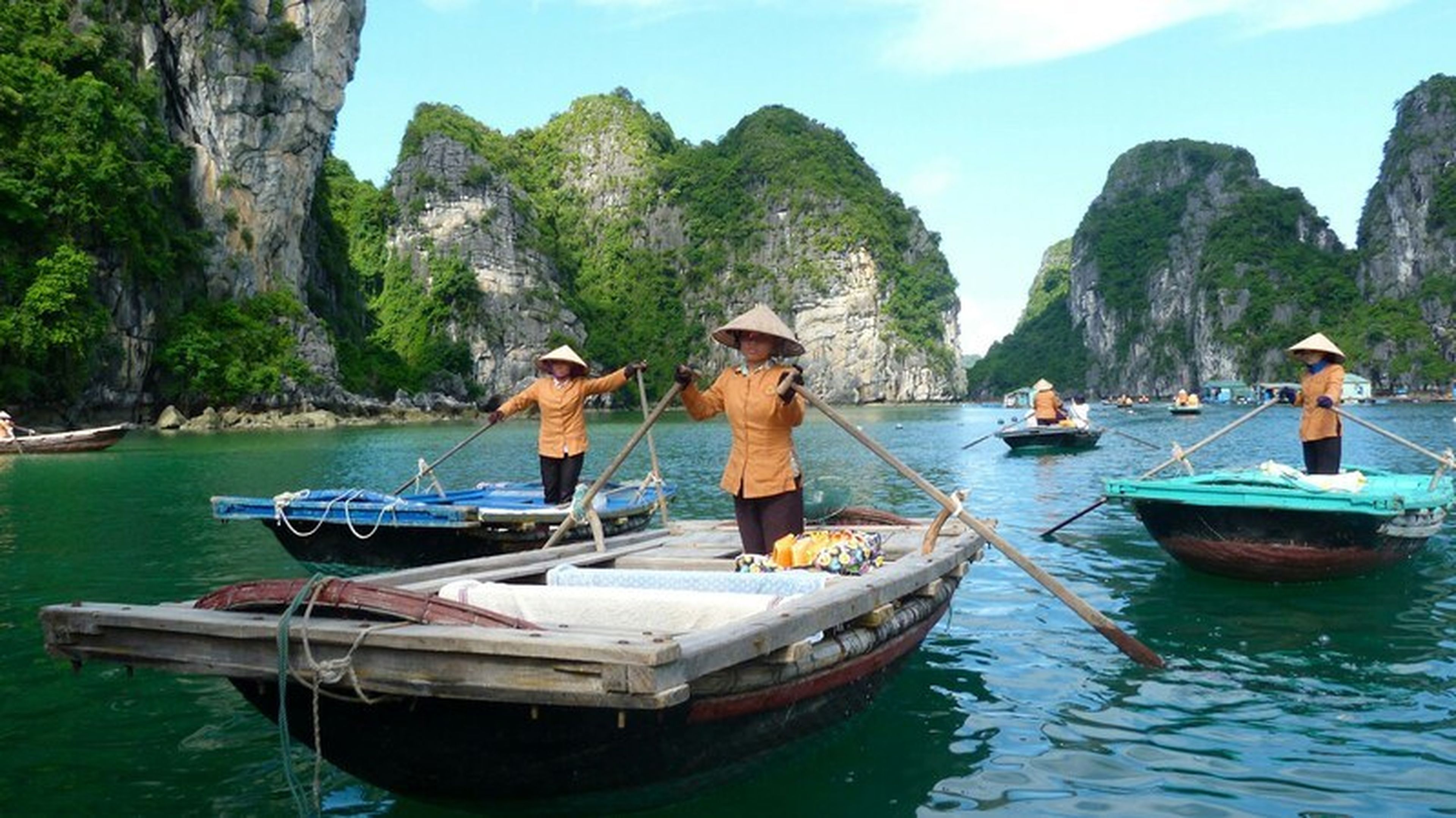 Có nên du lịch Hạ Long tháng 7 hay không và những điều bạn cần biết - Hình 11