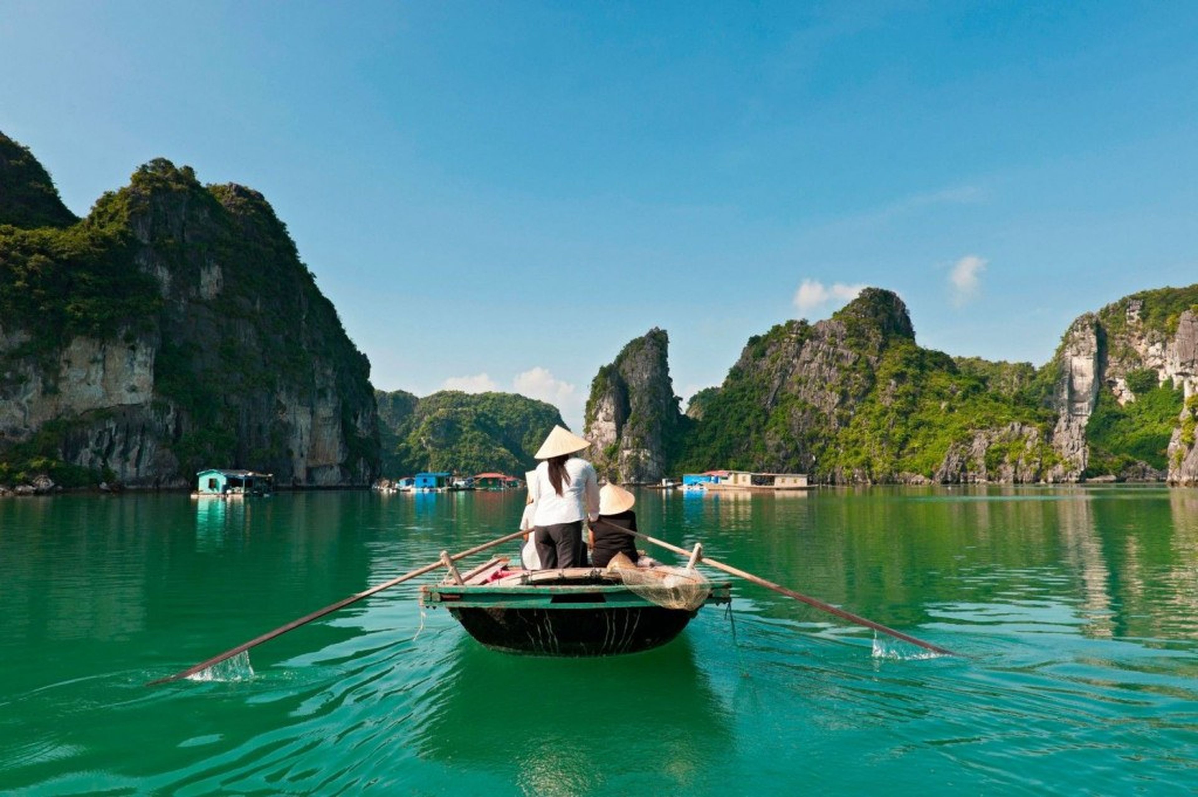 Discovering the Boat-Rowing Profession on the Bay – A “Specialty” of Ha Long Bay - Hình 4
