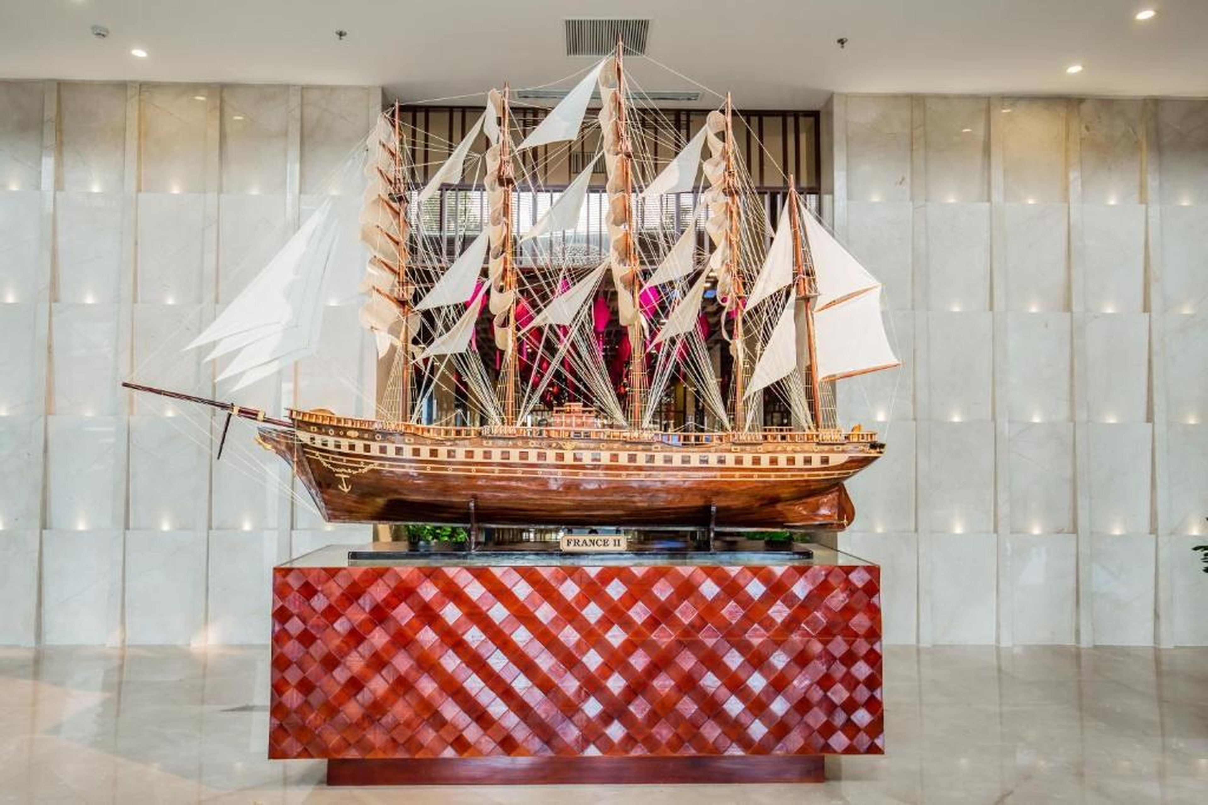 Central Luxury Hạ Long Hotel - Hình 41