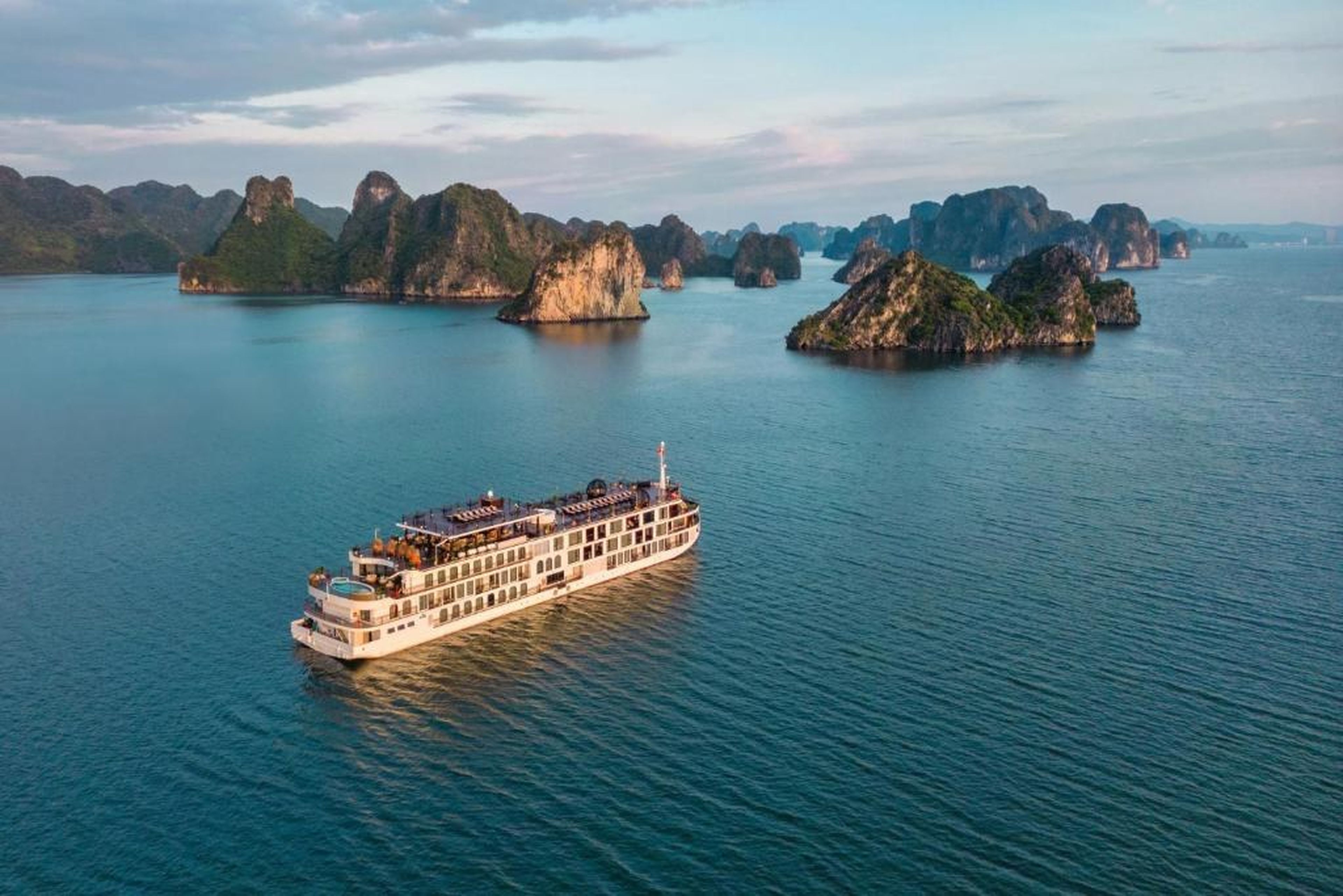 Indochine Premium Halong Bay - Hình 1