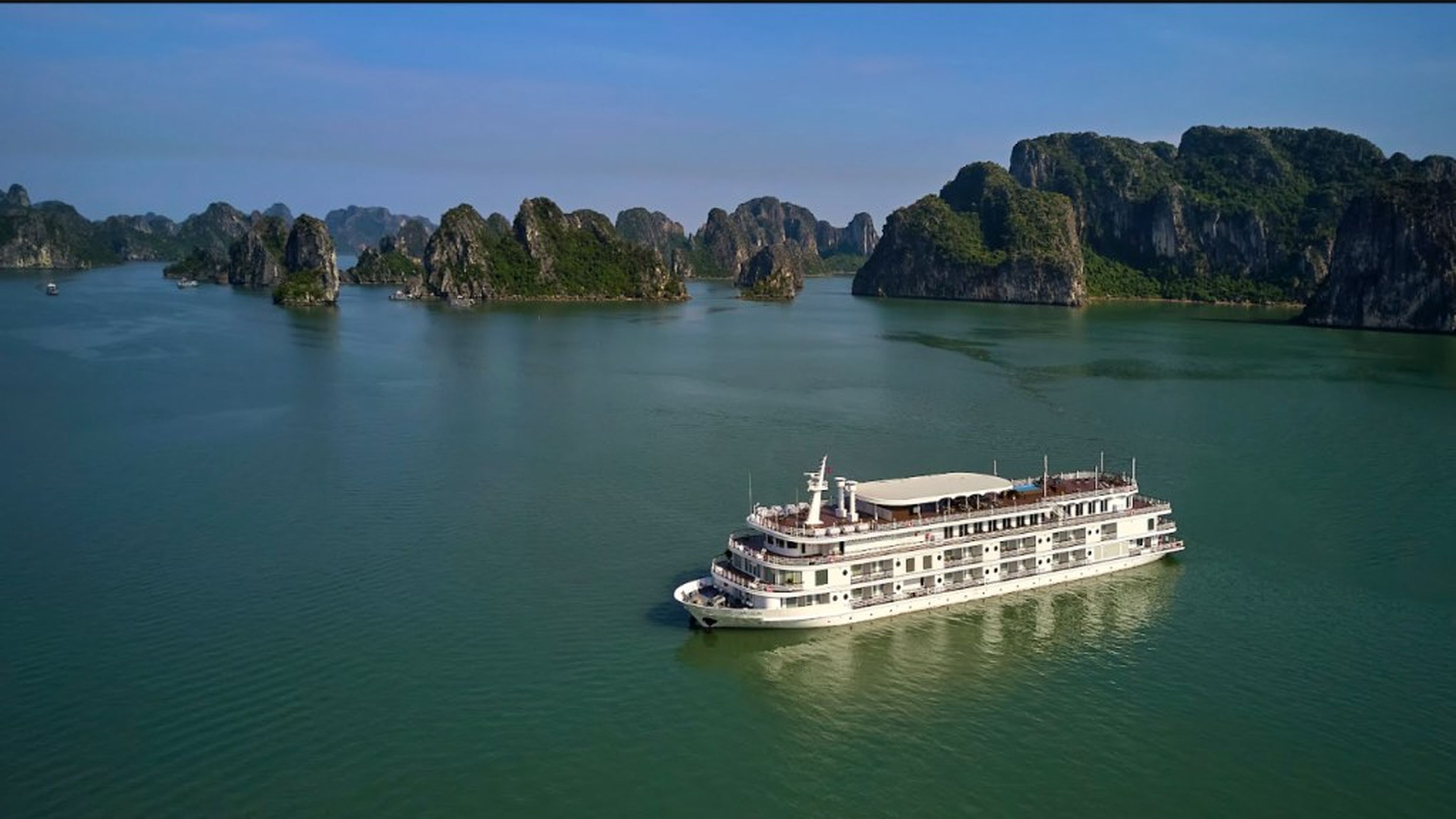 Ha Long: The Answer to the “Less Travel, More Experiences” Trend - Hình 1